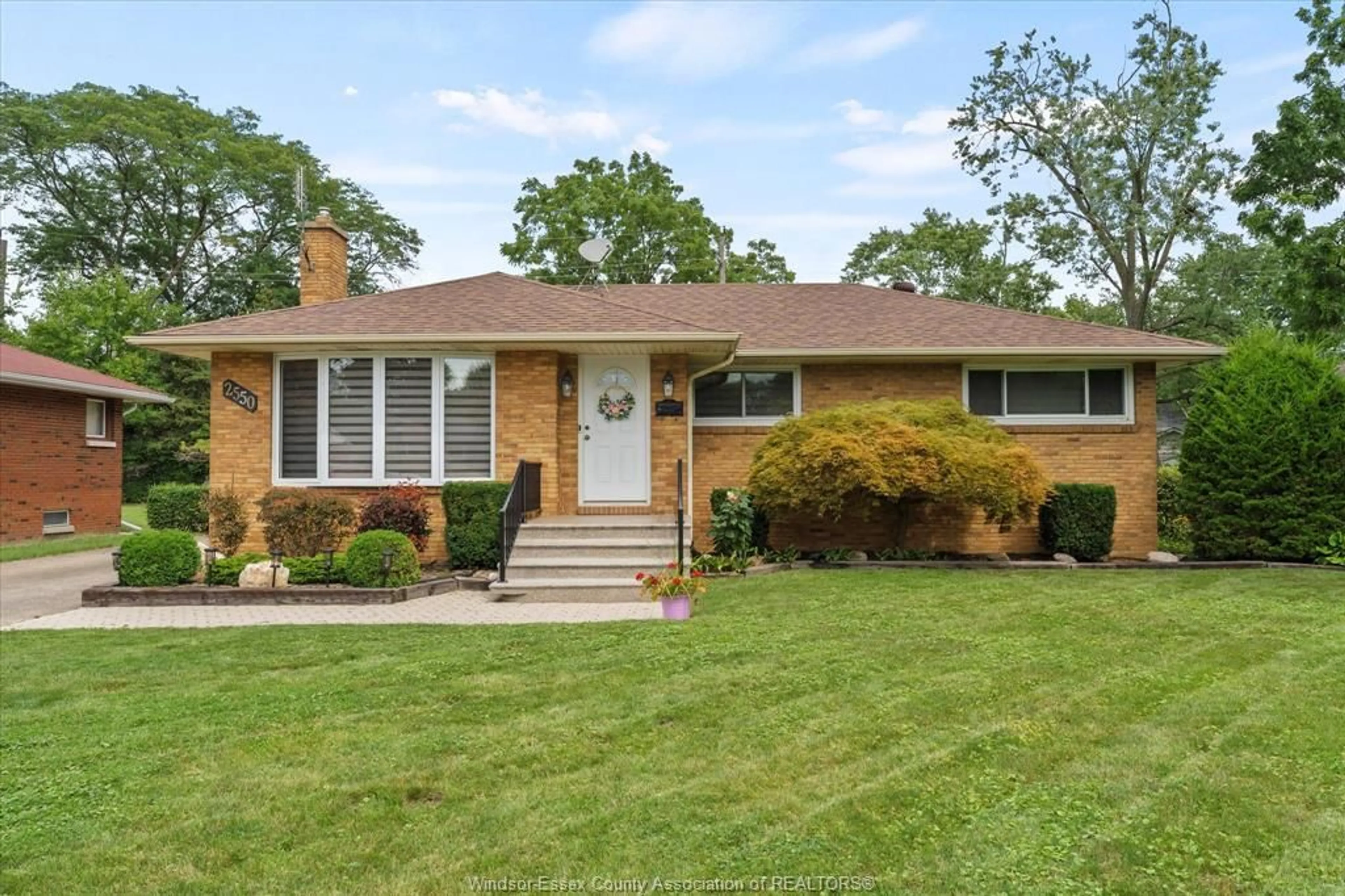 Home with brick exterior material, street for 2550 Dandurand, Windsor Ontario N9E 2C9