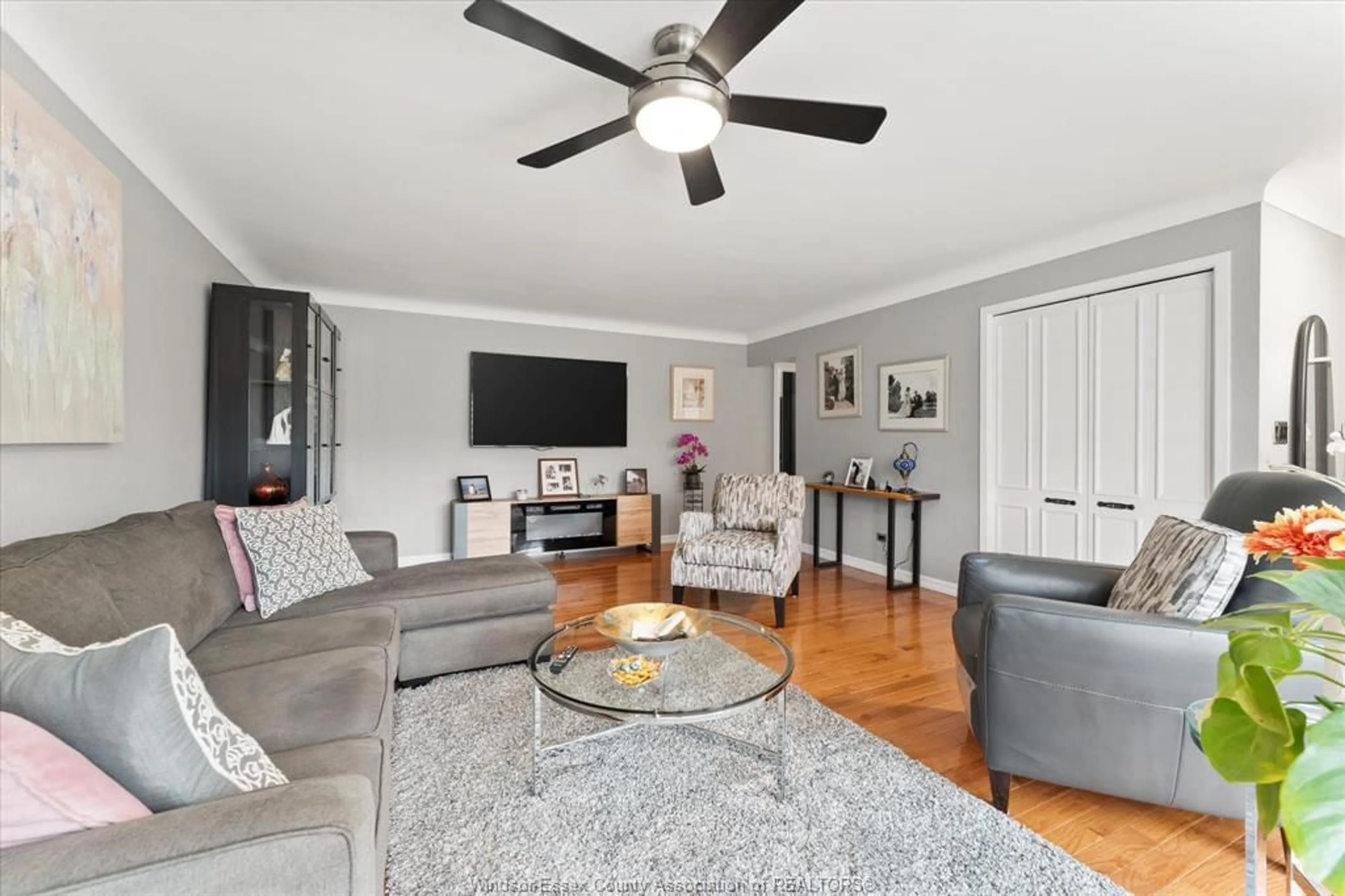Living room with furniture, unknown for 2550 Dandurand, Windsor Ontario N9E 2C9