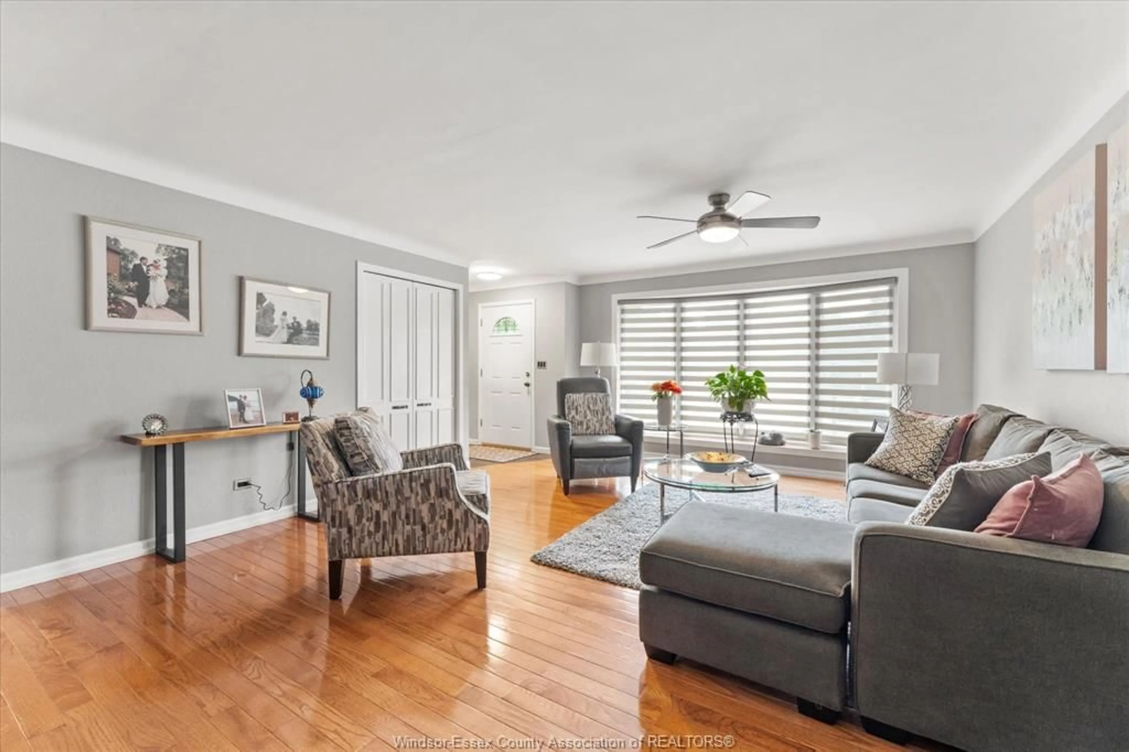 Living room with furniture, wood/laminate floor for 2550 Dandurand, Windsor Ontario N9E 2C9