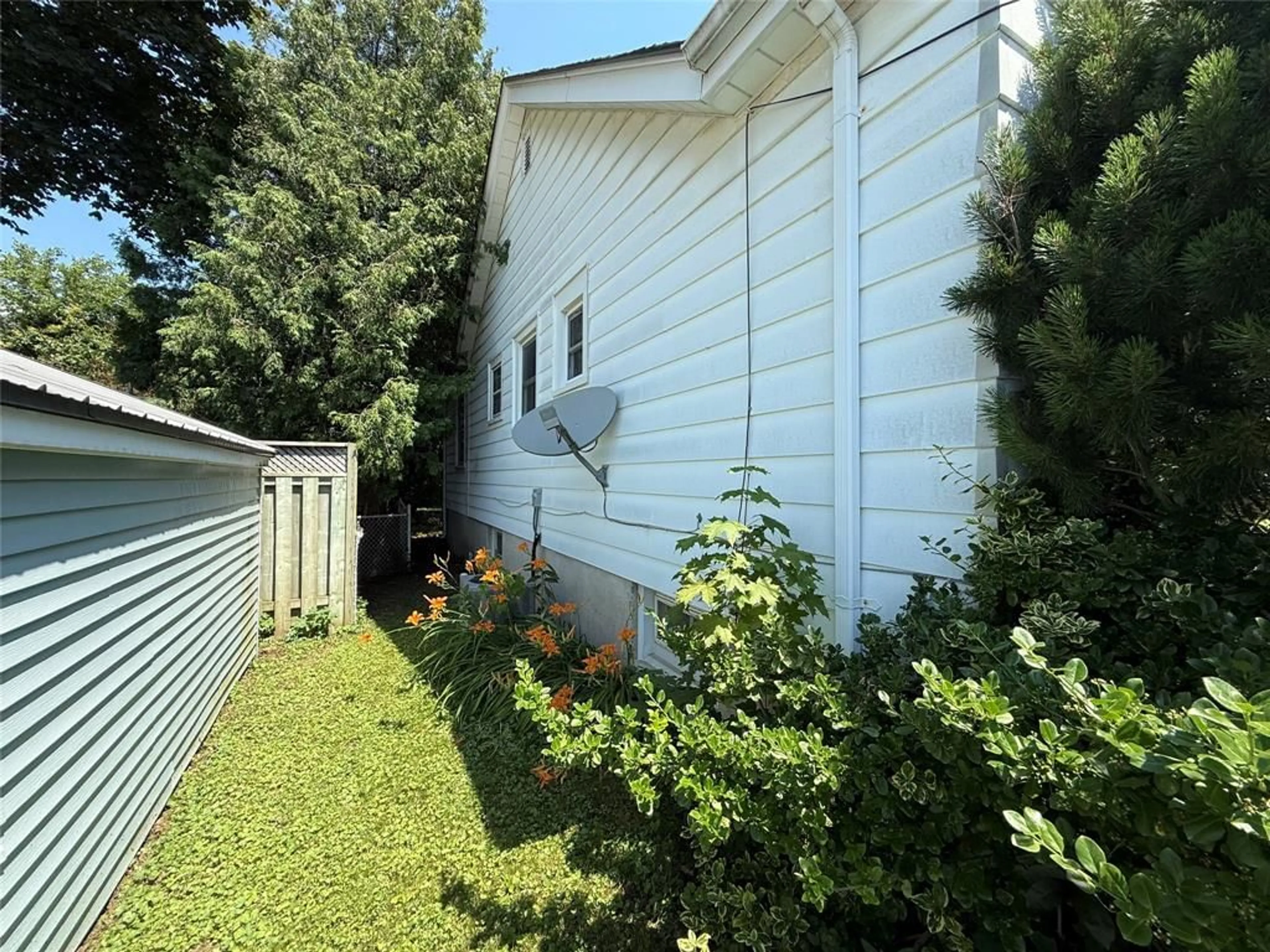 Unknown for 102 RAYWOOD Ave, London Ontario N6C 1Y7