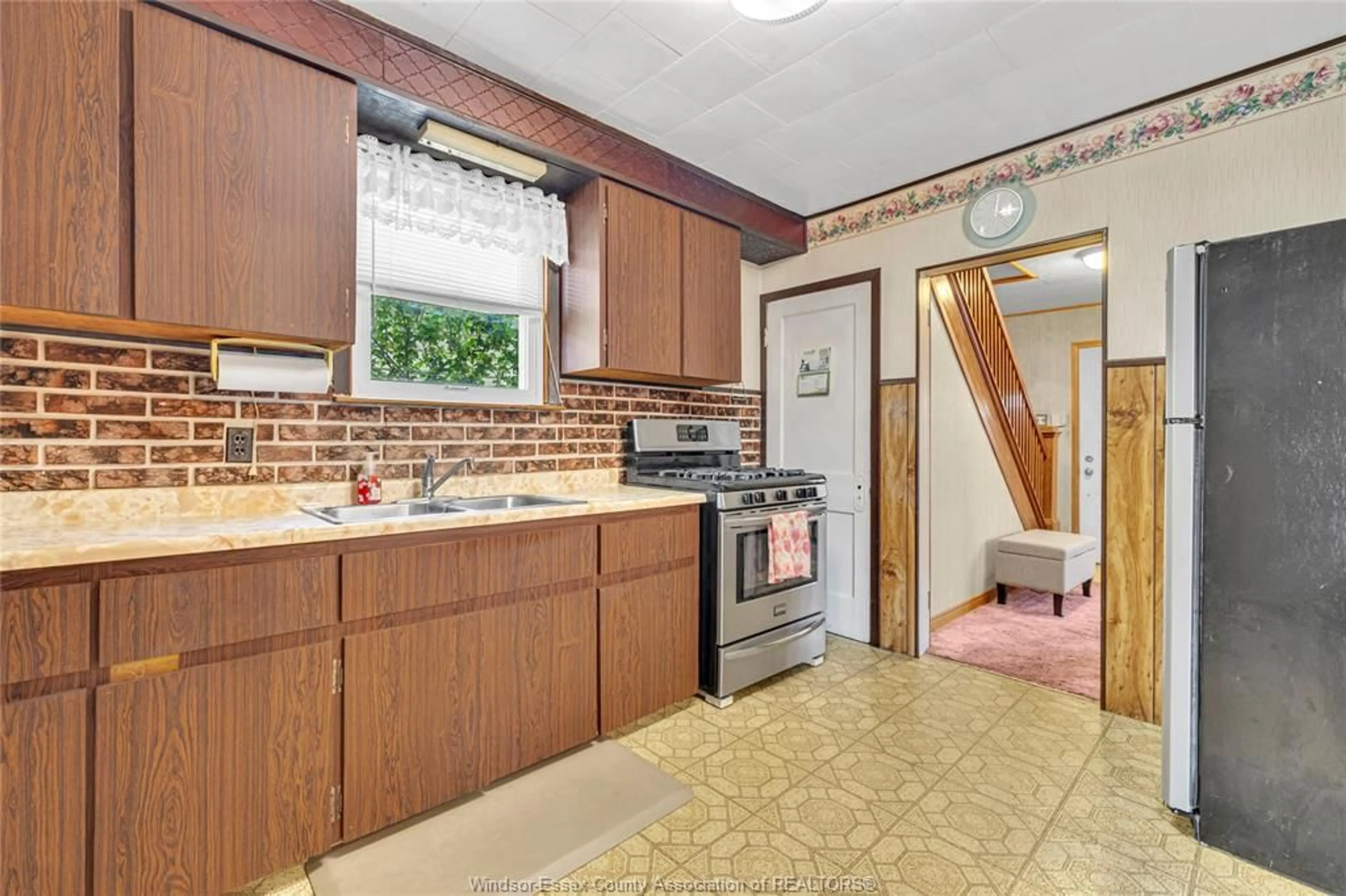 Standard kitchen, ceramic/tile floor for 1477 Aubin, Windsor Ontario N8Y 4E8