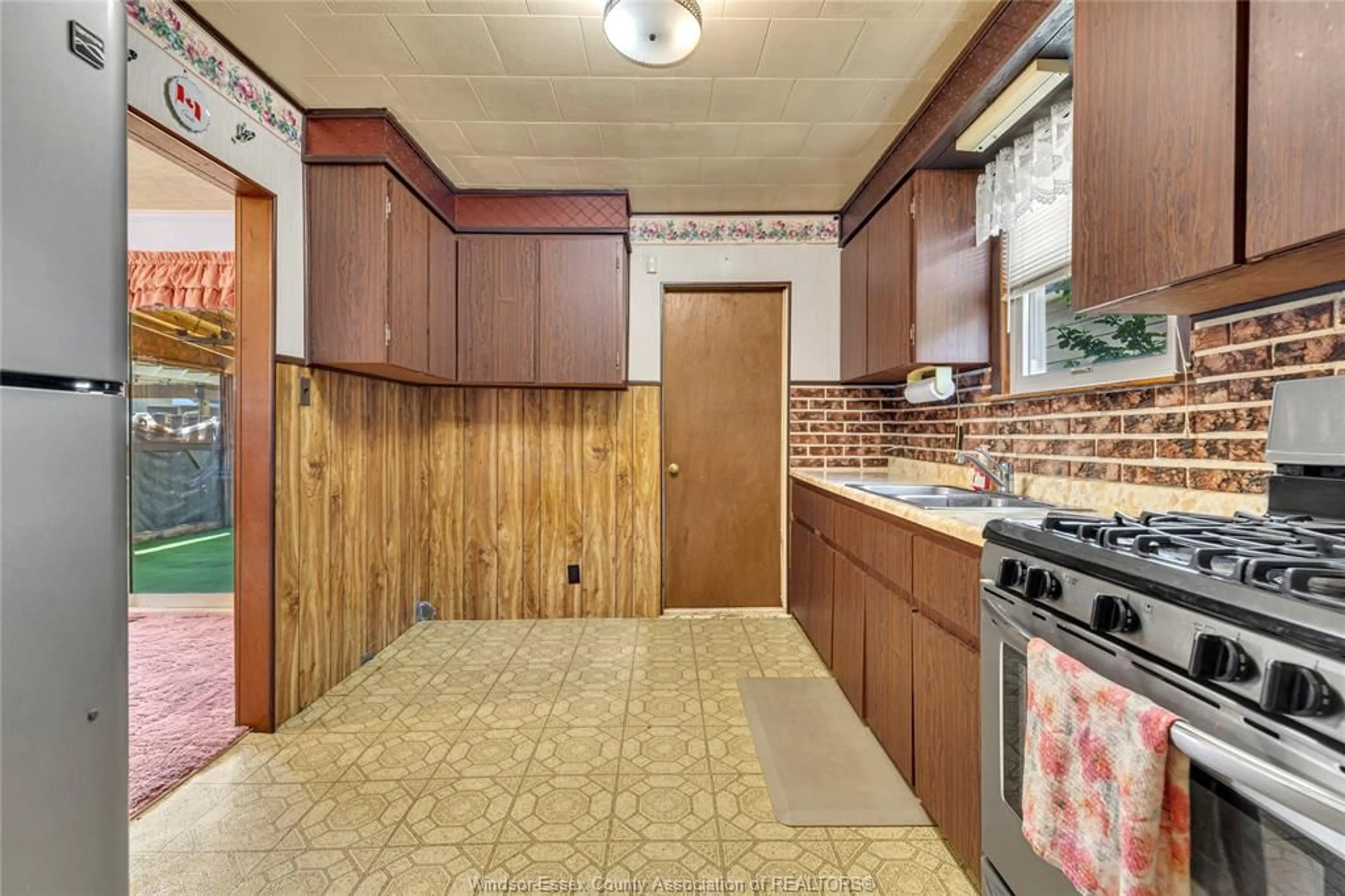 Standard kitchen, ceramic/tile floor for 1477 Aubin, Windsor Ontario N8Y 4E8