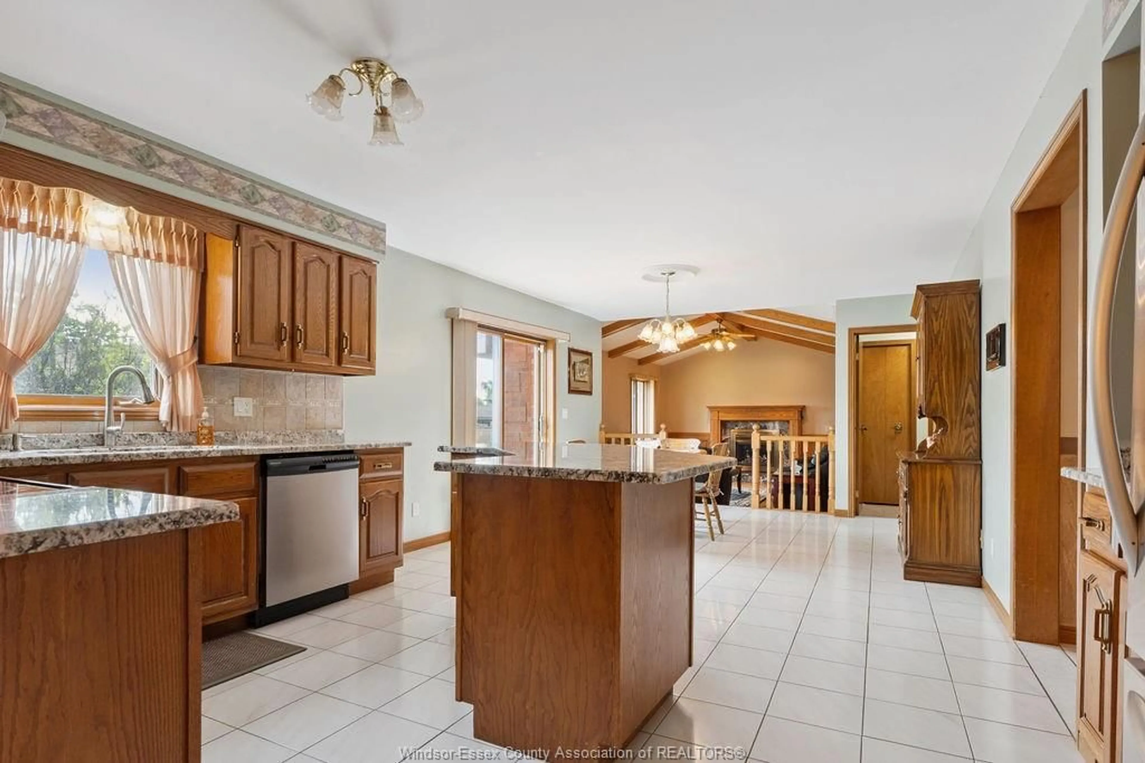 Open concept kitchen, ceramic/tile floor for 510 HARBOURNE Cres, Tecumseh Ontario N8N 3J2