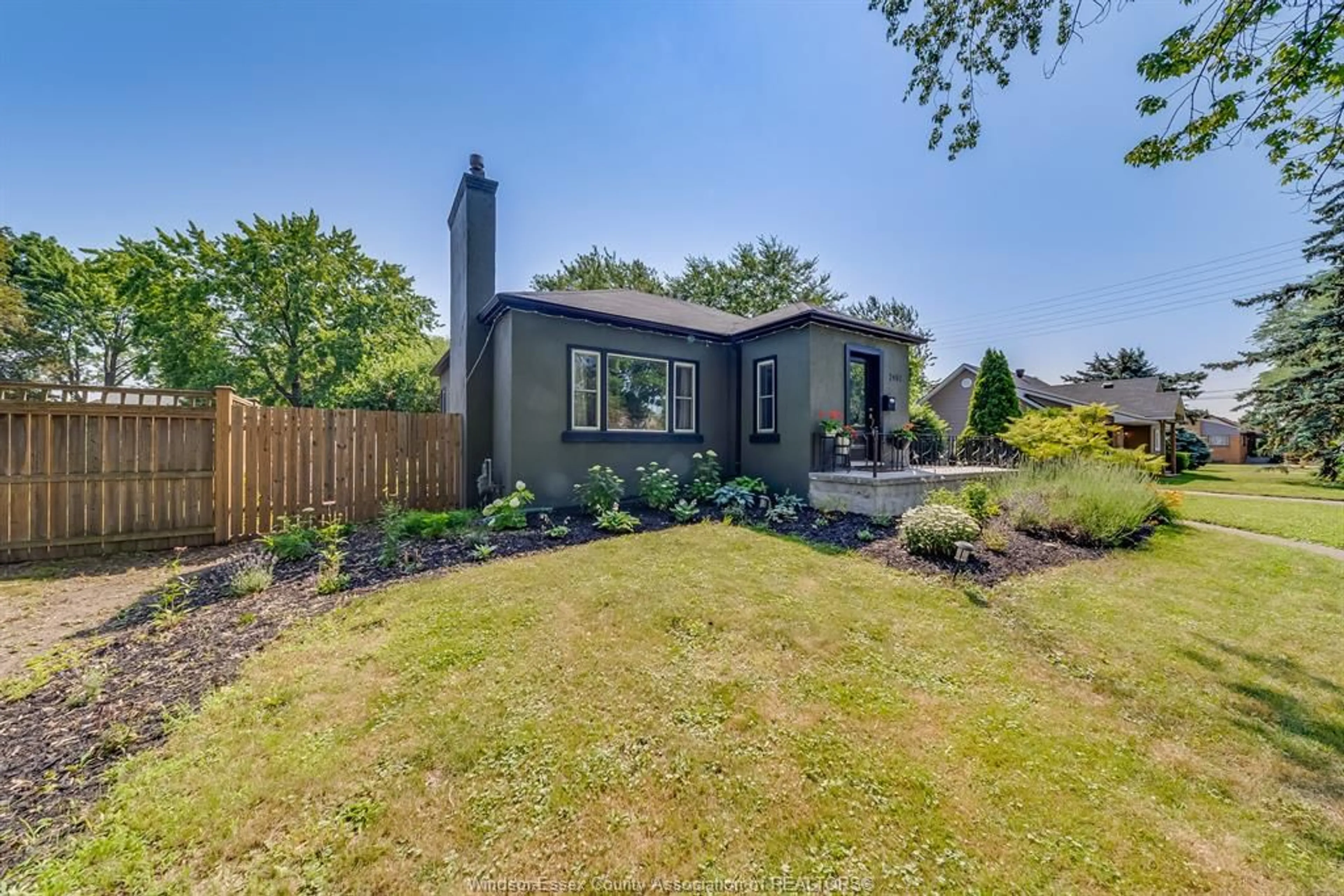 A pic from outside/outdoor area/front of a property/back of a property/a pic from drone, street for 2492 WESTMINSTER BLVD, Windsor Ontario N8T 1Y1