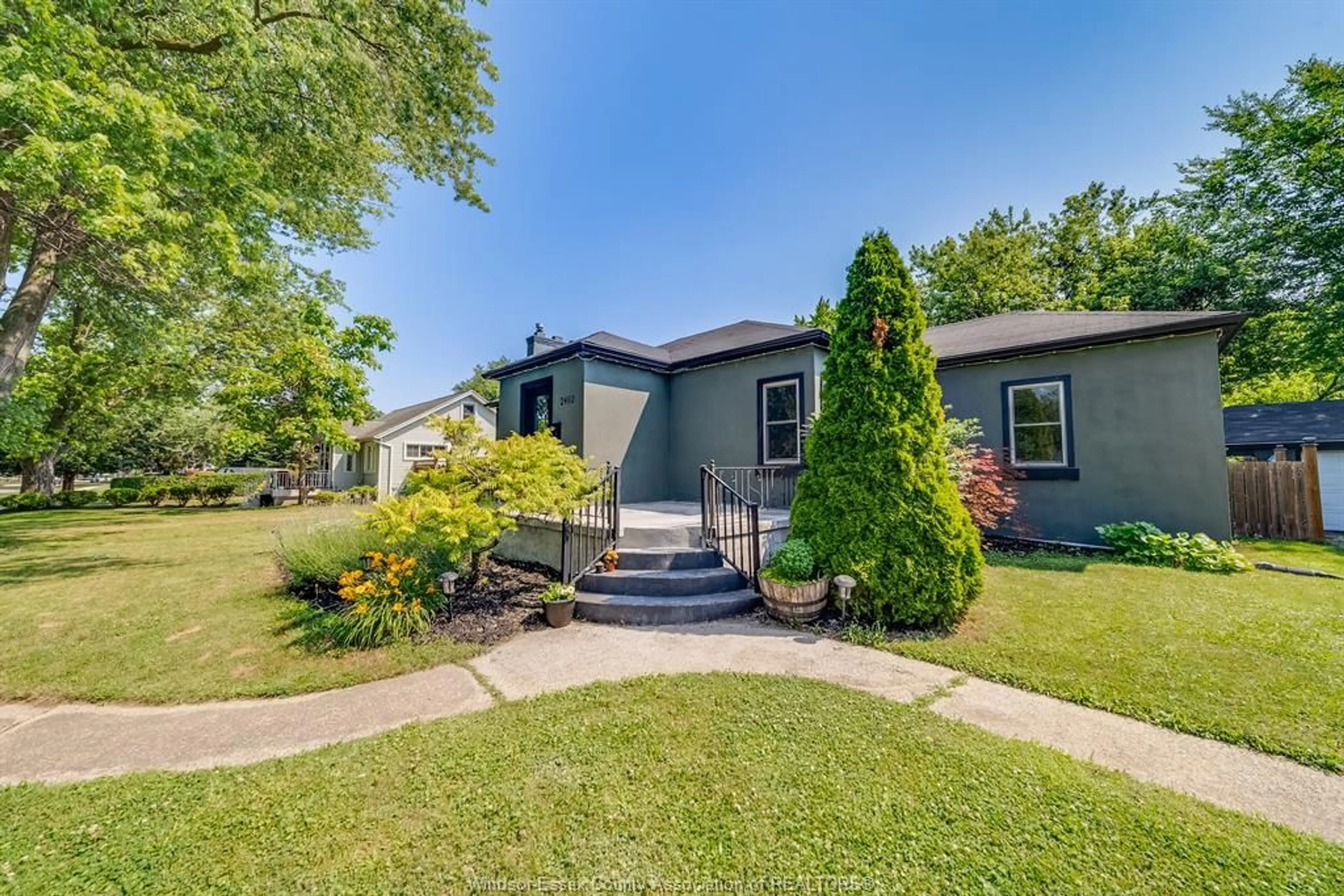 Home with vinyl exterior material, street for 2492 WESTMINSTER BLVD, Windsor Ontario N8T 1Y1