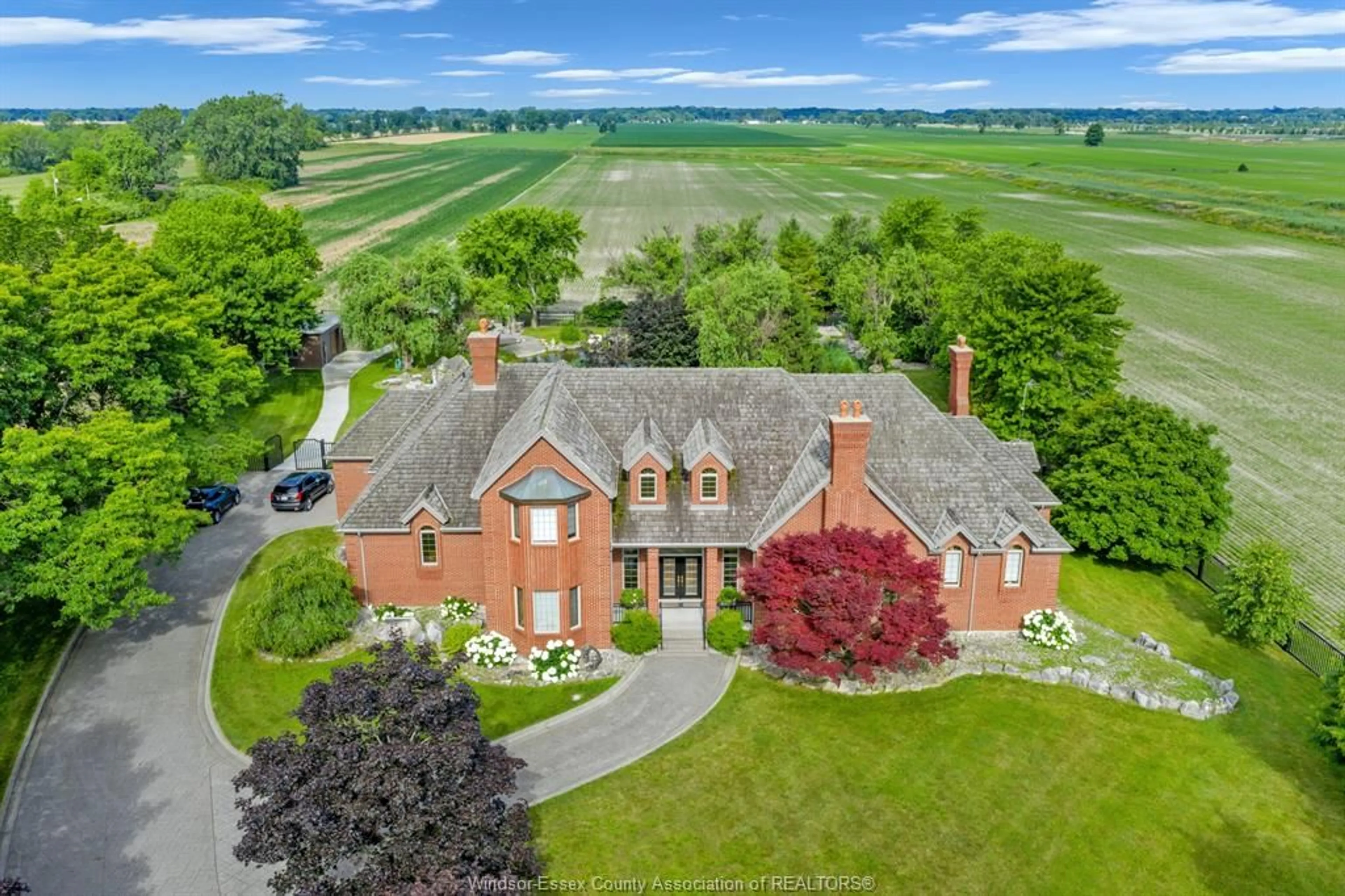 A pic from outside/outdoor area/front of a property/back of a property/a pic from drone, unknown for 7621 DISPUTED, LaSalle Ontario N9H 0H6