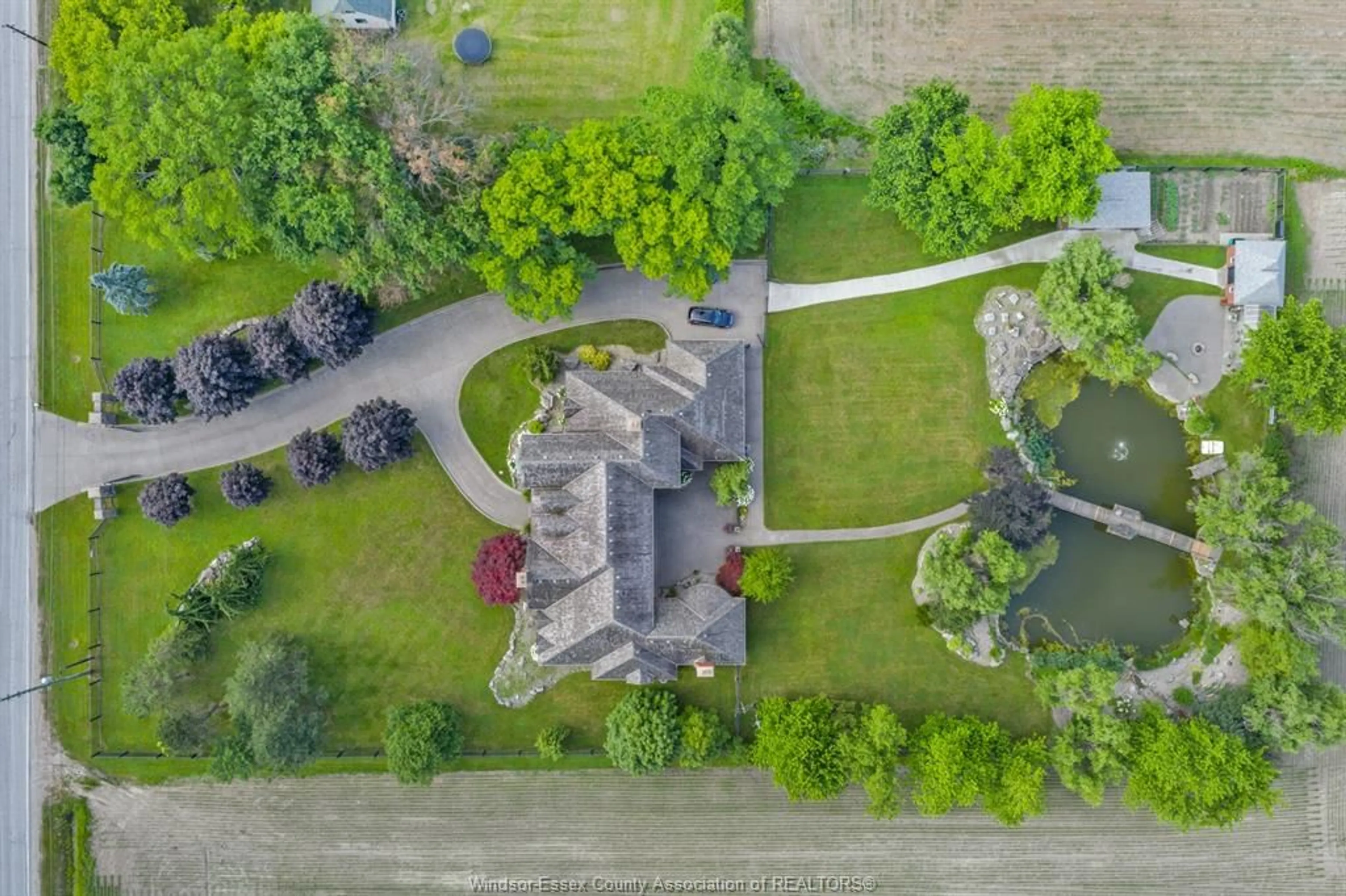 A pic from outside/outdoor area/front of a property/back of a property/a pic from drone, unknown for 7621 DISPUTED, LaSalle Ontario N9H 0H6