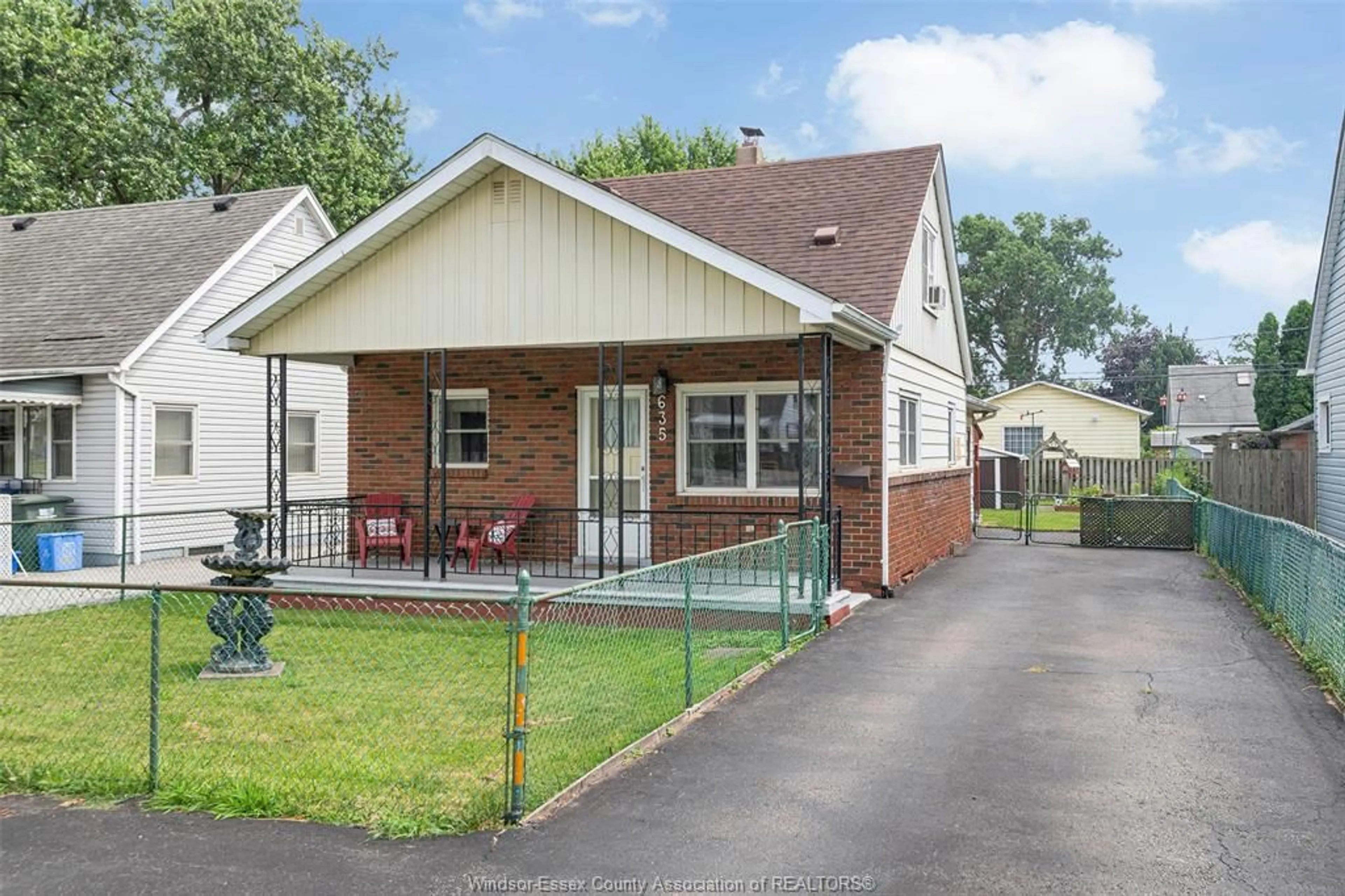 Home with vinyl exterior material, street for 635 CAPITOL, Windsor Ontario N8X 3E9