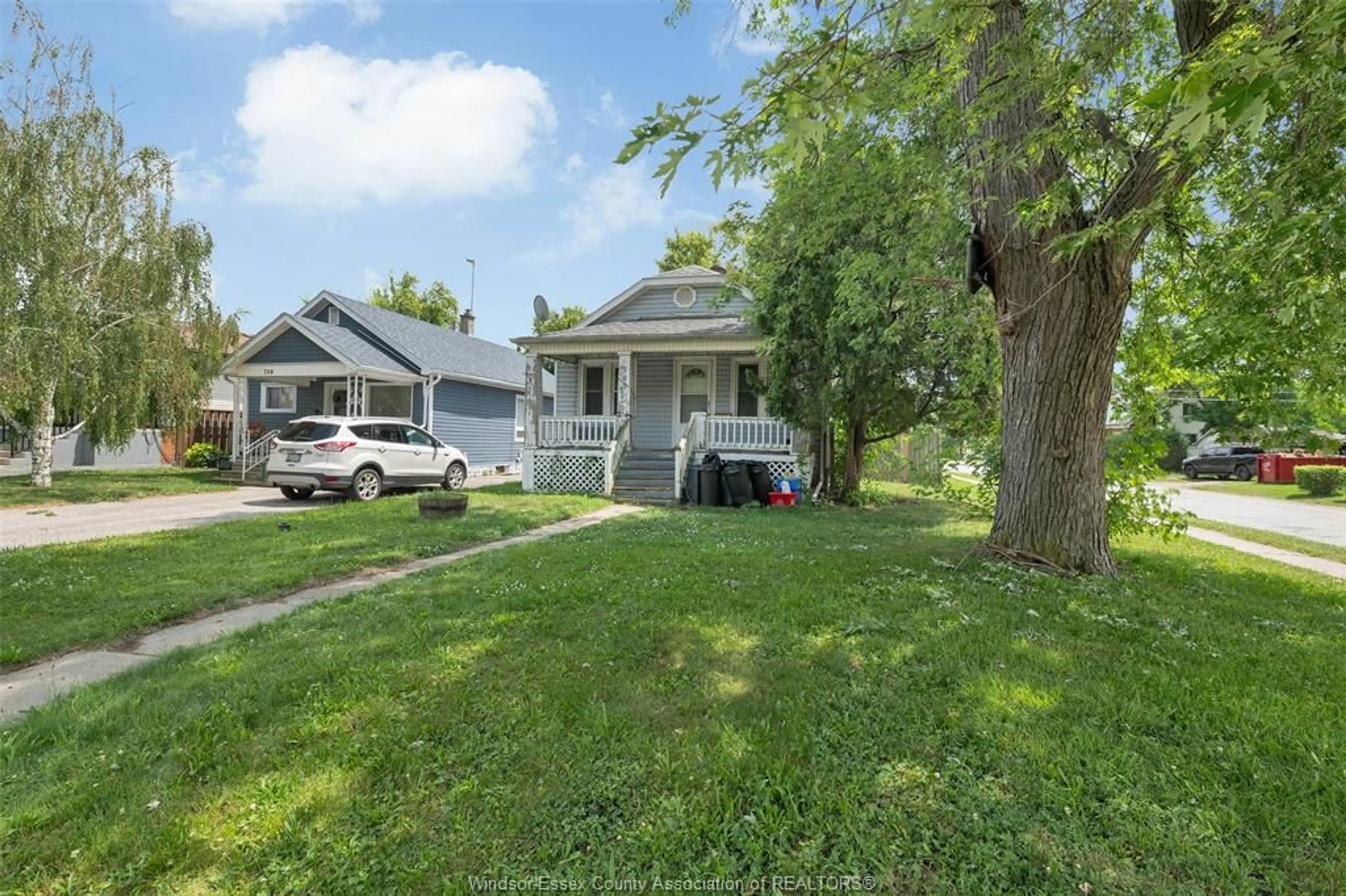 A pic from outside/outdoor area/front of a property/back of a property/a pic from drone, street for 703 CHARLOTTE STREET, Windsor Ontario N8X 3A7