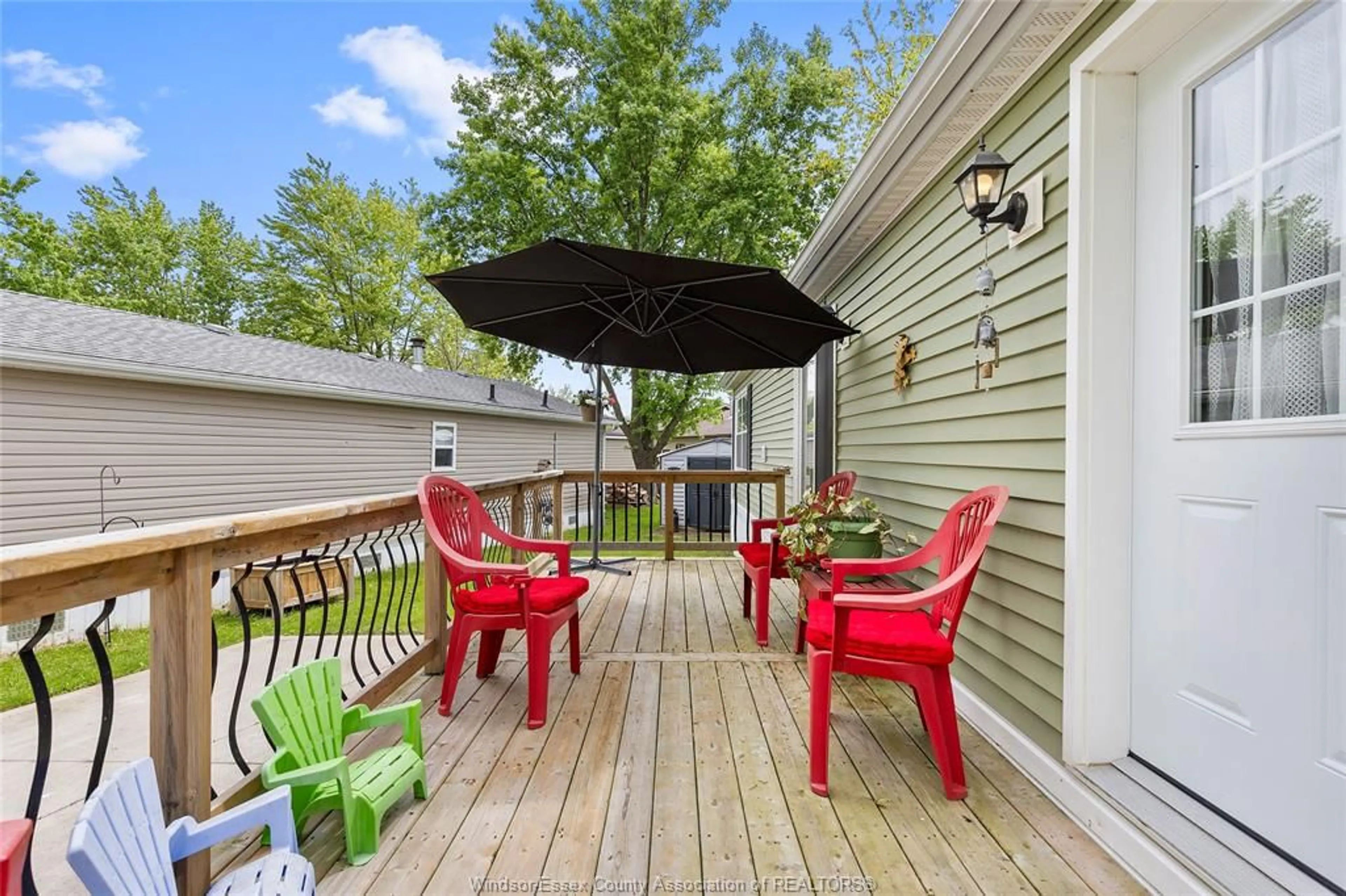 Patio, street for 191 STEVEN Crt, Essex Ontario N8M 2A8