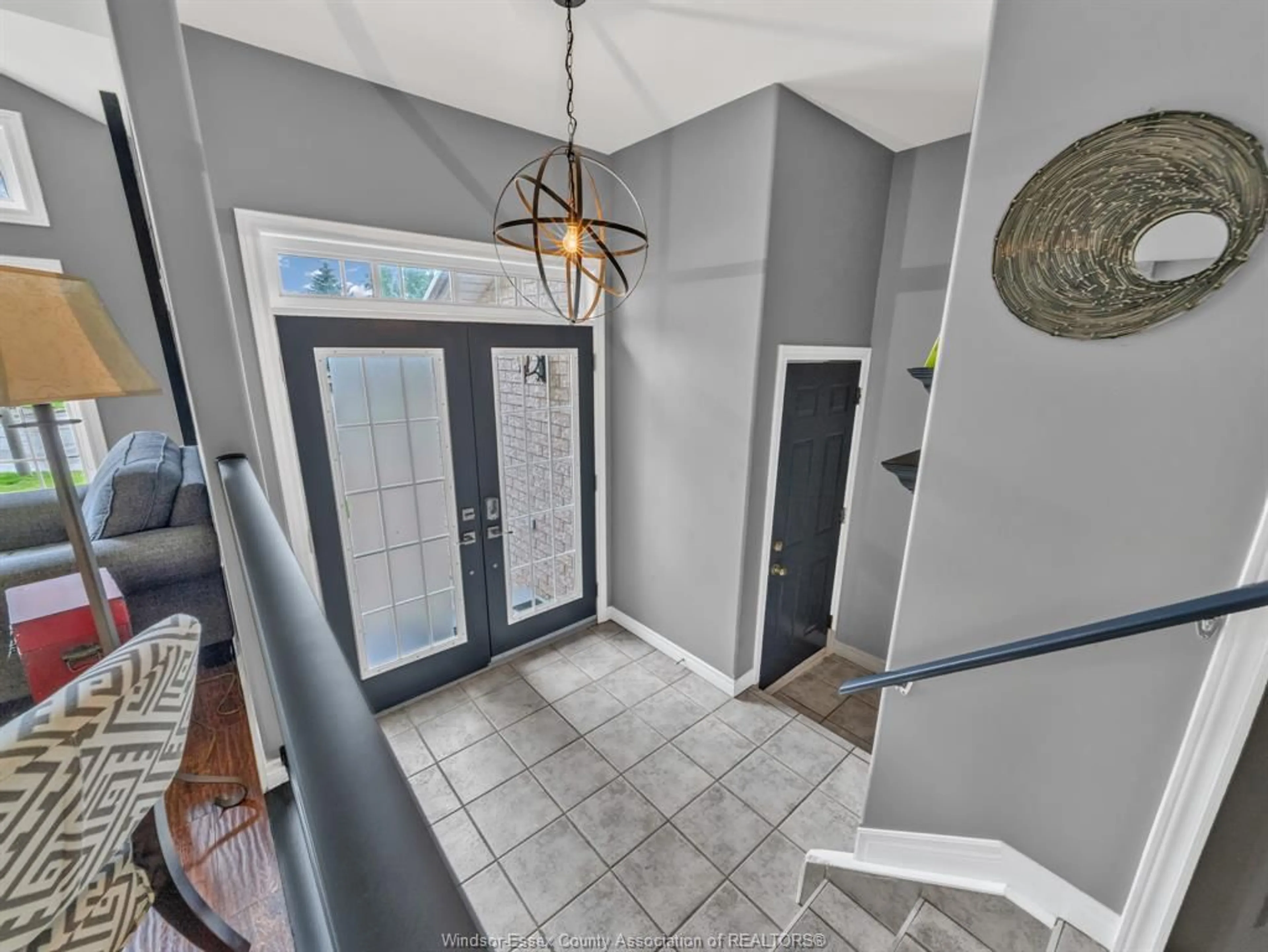 Indoor entryway for 146 STATION COURT, Kingsville Ontario N9Y 3Z6