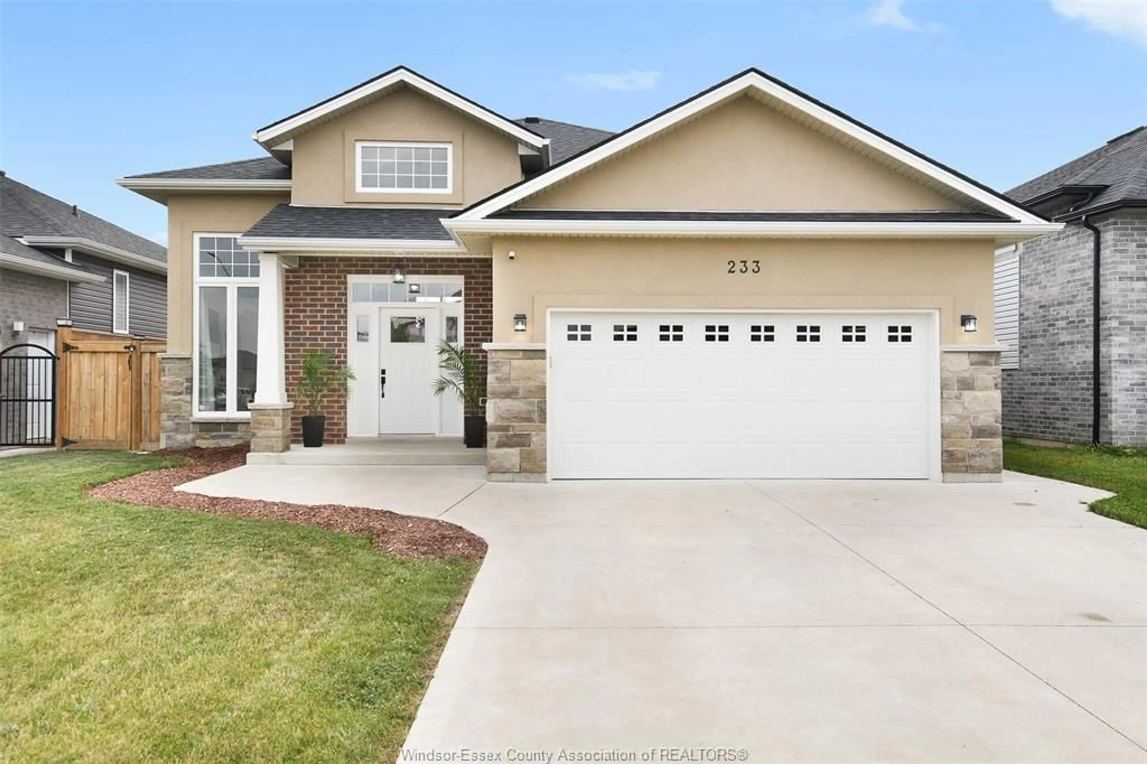 Home with vinyl exterior material, street for 233 MULLEN Cres, Amherstburg Ontario N9V 0G3