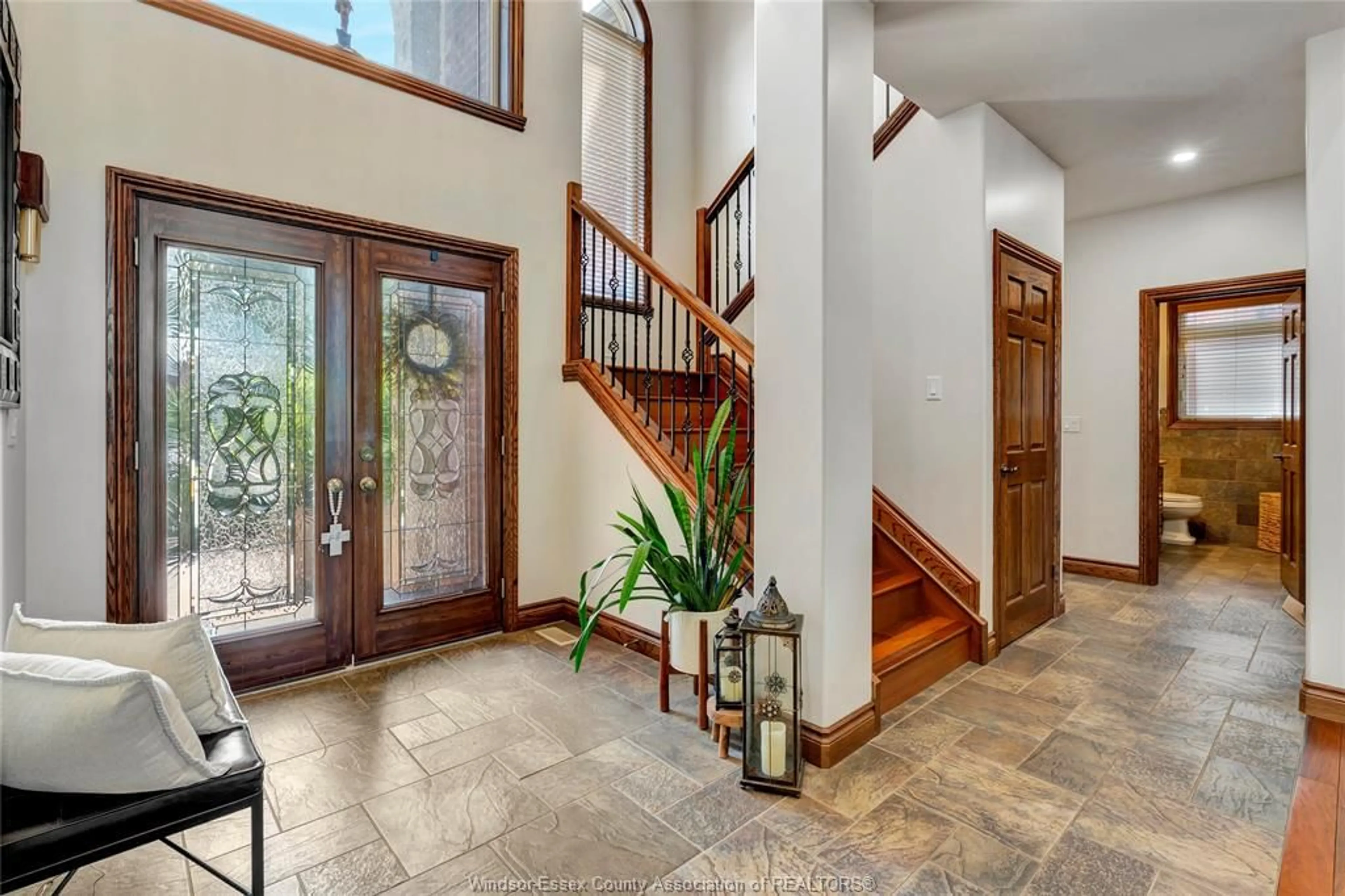 Indoor foyer for 201 ELLISON Ave, Leamington Ontario N8H 5J2