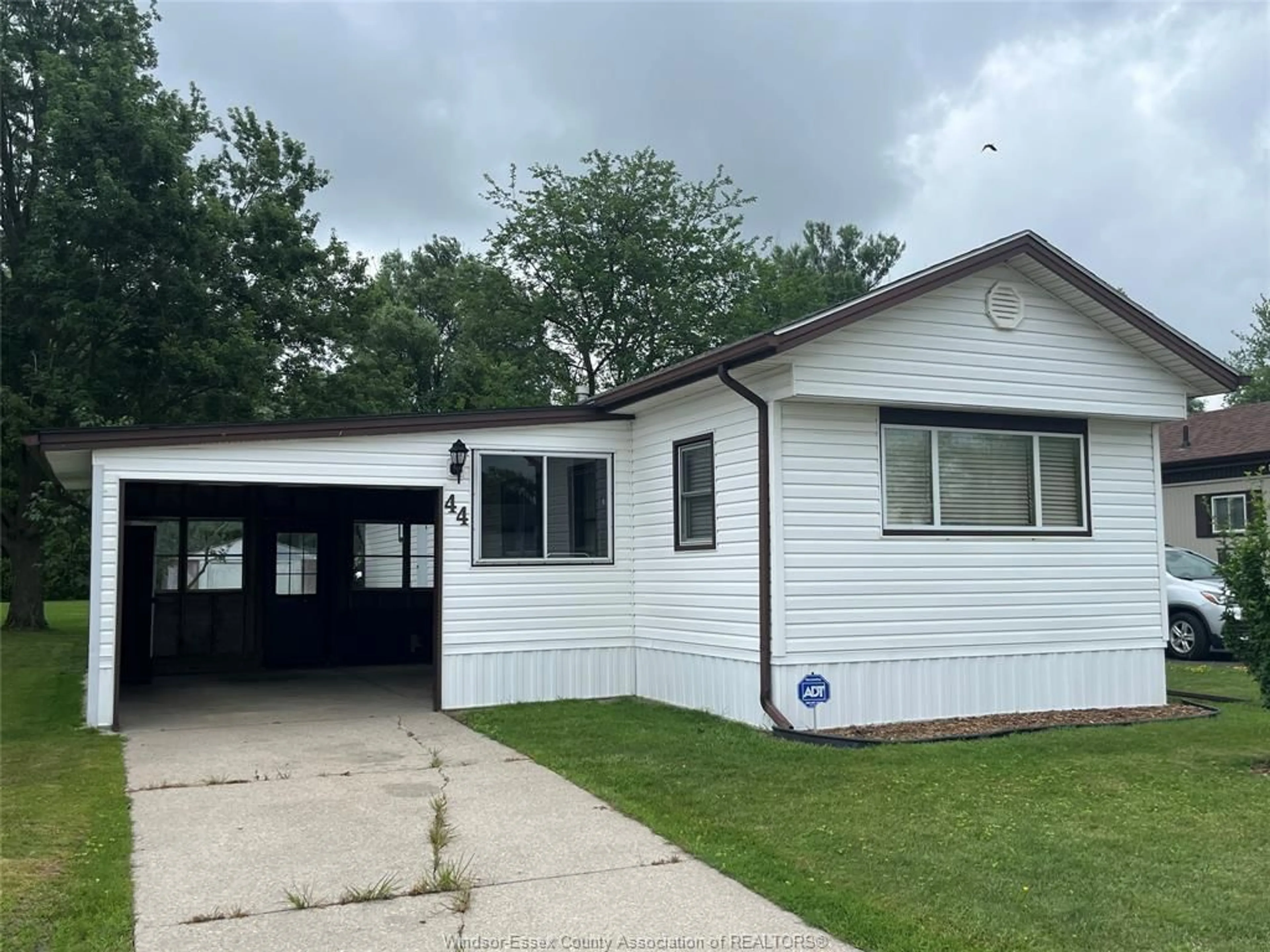 Home with vinyl exterior material, street for 44 MIRIAM Crt, Essex Ontario N8M 1Z2