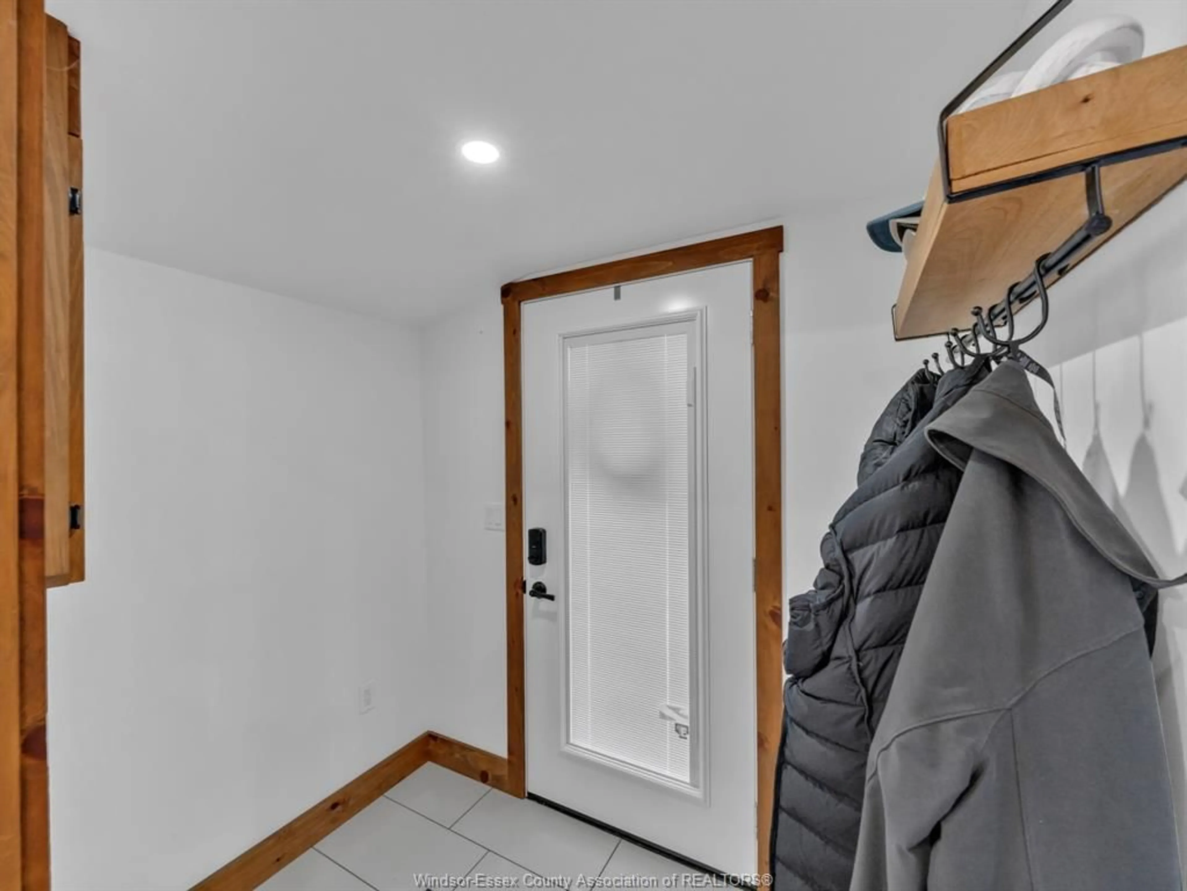 Indoor entryway for 2416 Fox Run Rd, Leamington Ontario N8H 3V7