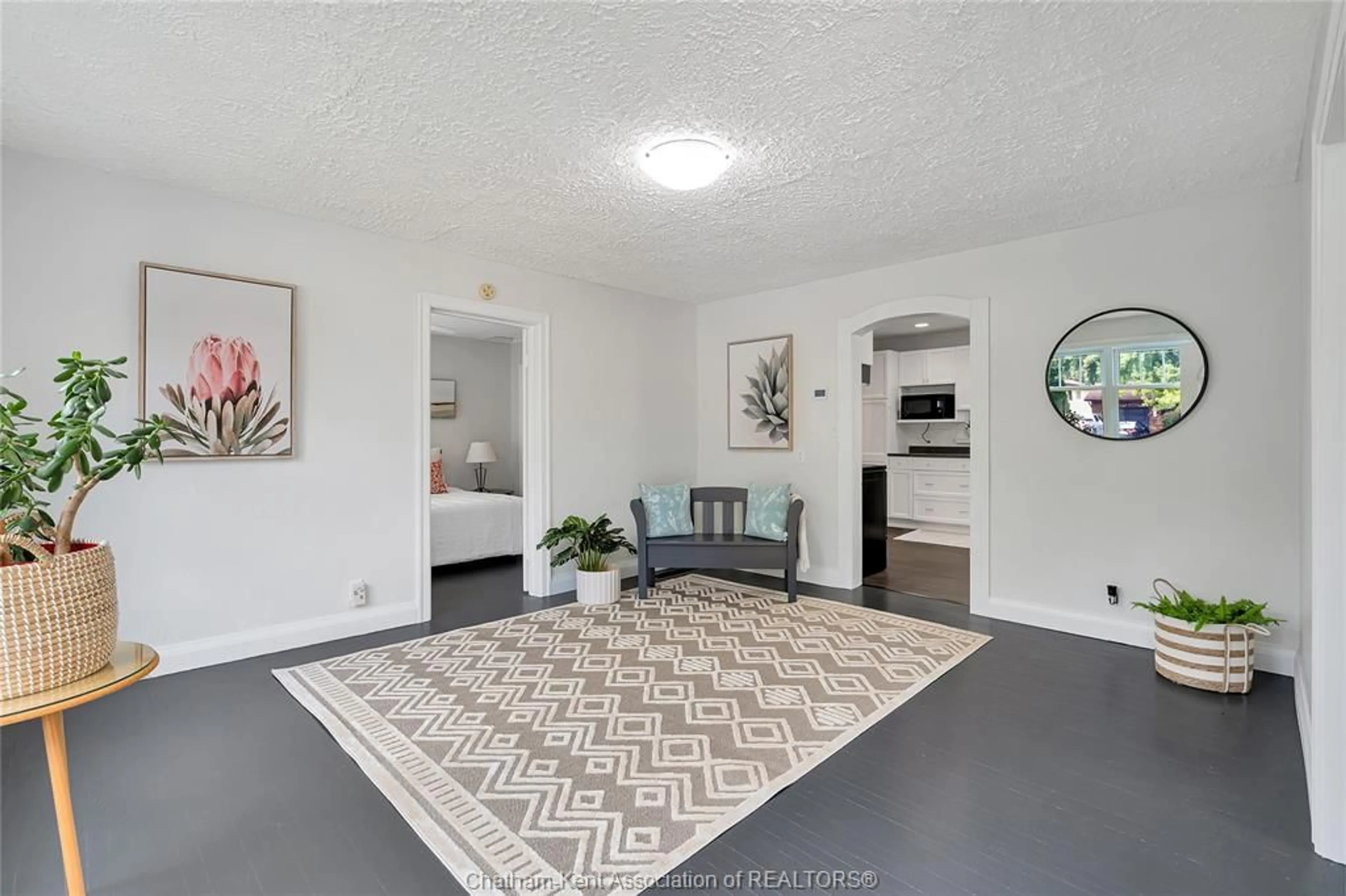 Indoor entryway for 388 INDIAN CREEK Rd, Chatham Ontario N7M 2E2