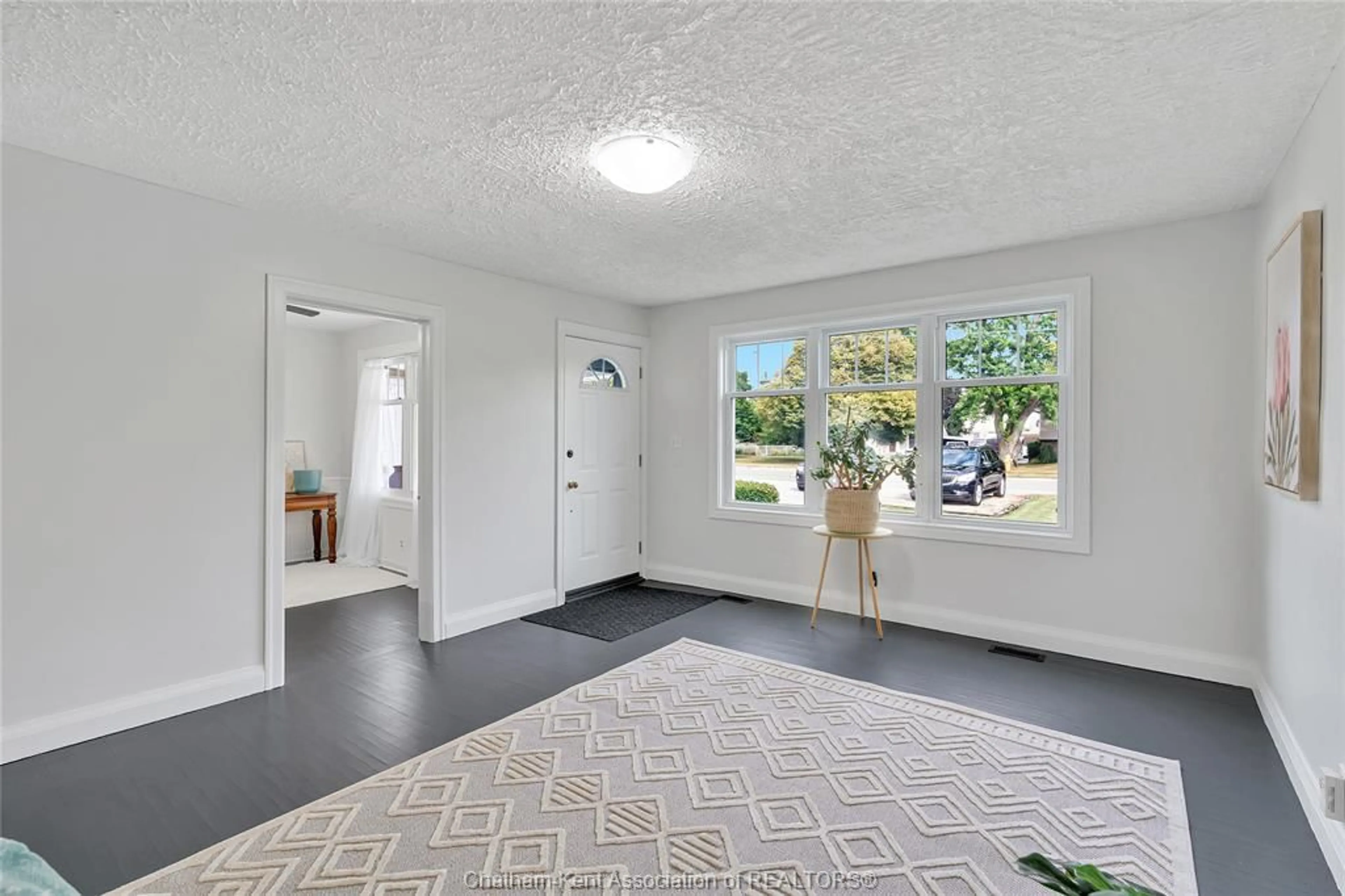 Indoor entryway for 388 INDIAN CREEK Rd, Chatham Ontario N7M 2E2