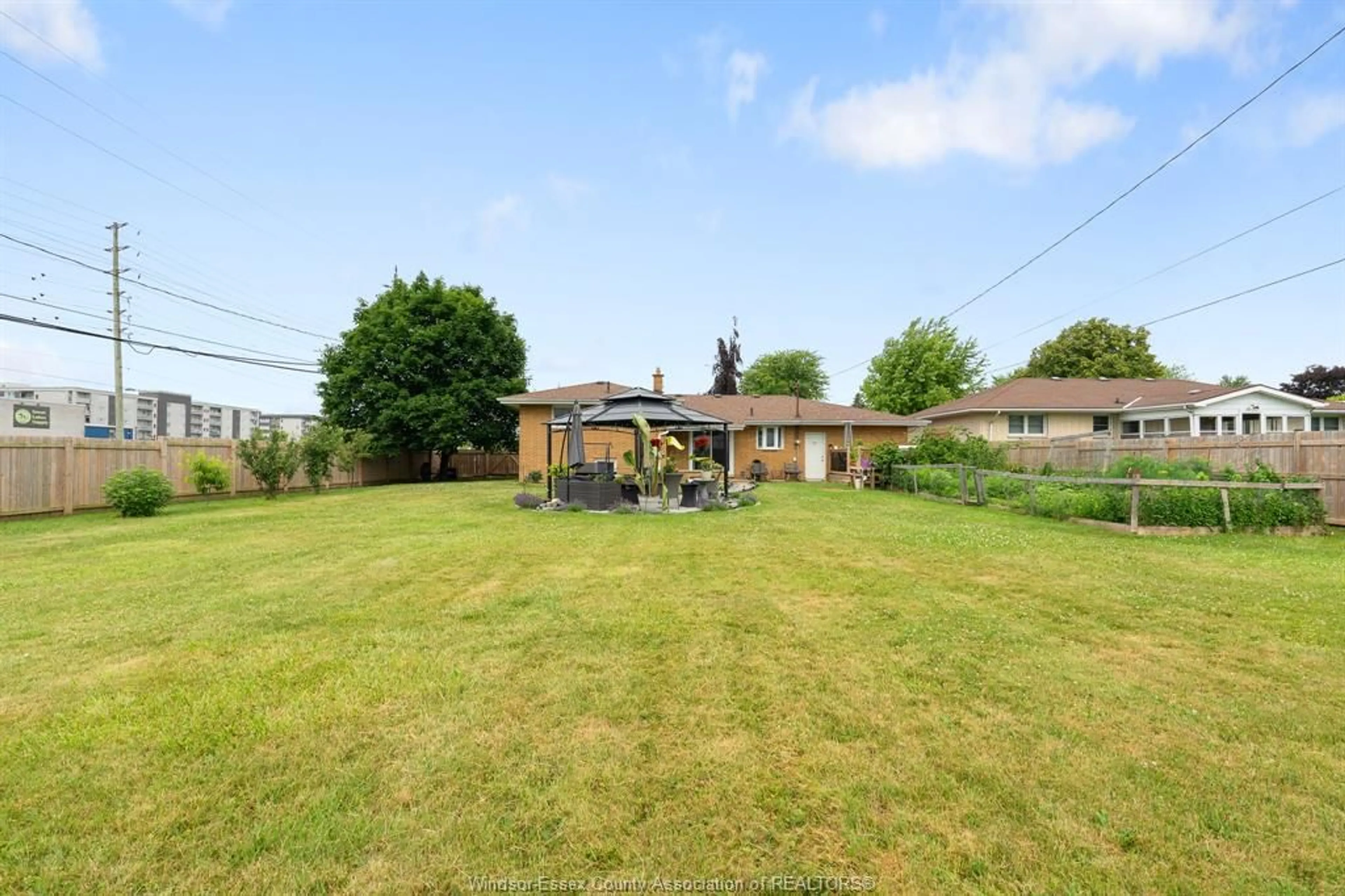 A pic from outside/outdoor area/front of a property/back of a property/a pic from drone, water/lake/river/ocean view for 154 DANFORTH Ave, Leamington Ontario N8H 2R2