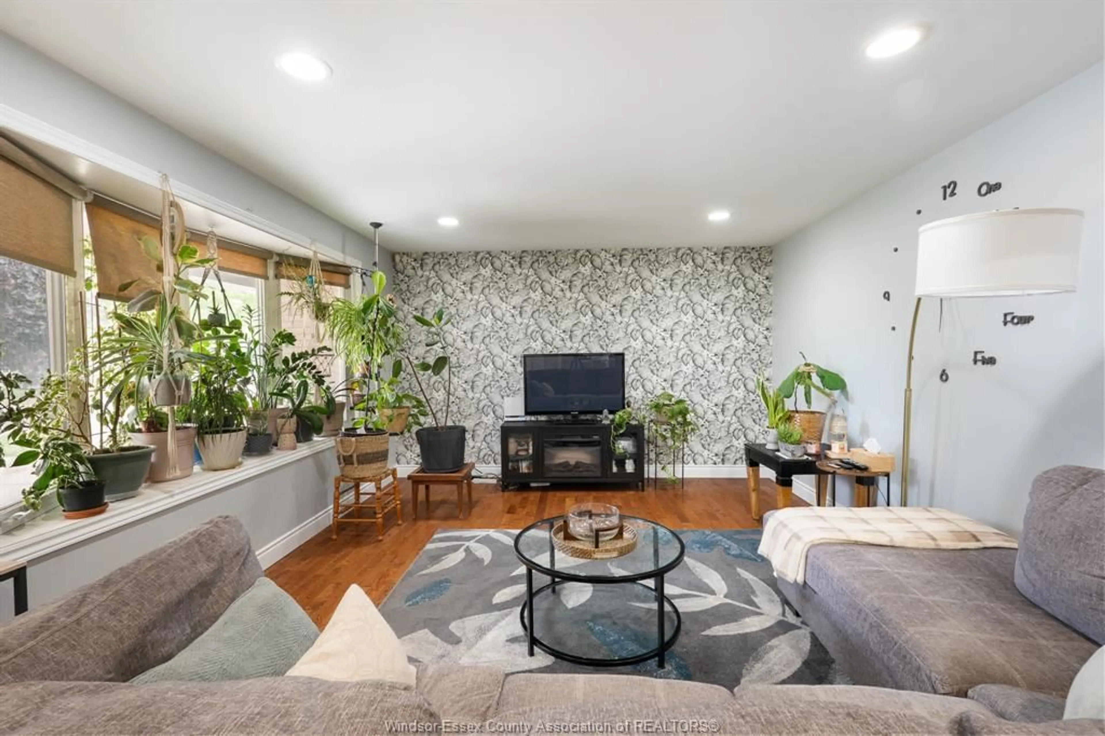Living room with furniture, unknown for 154 DANFORTH Ave, Leamington Ontario N8H 2R2