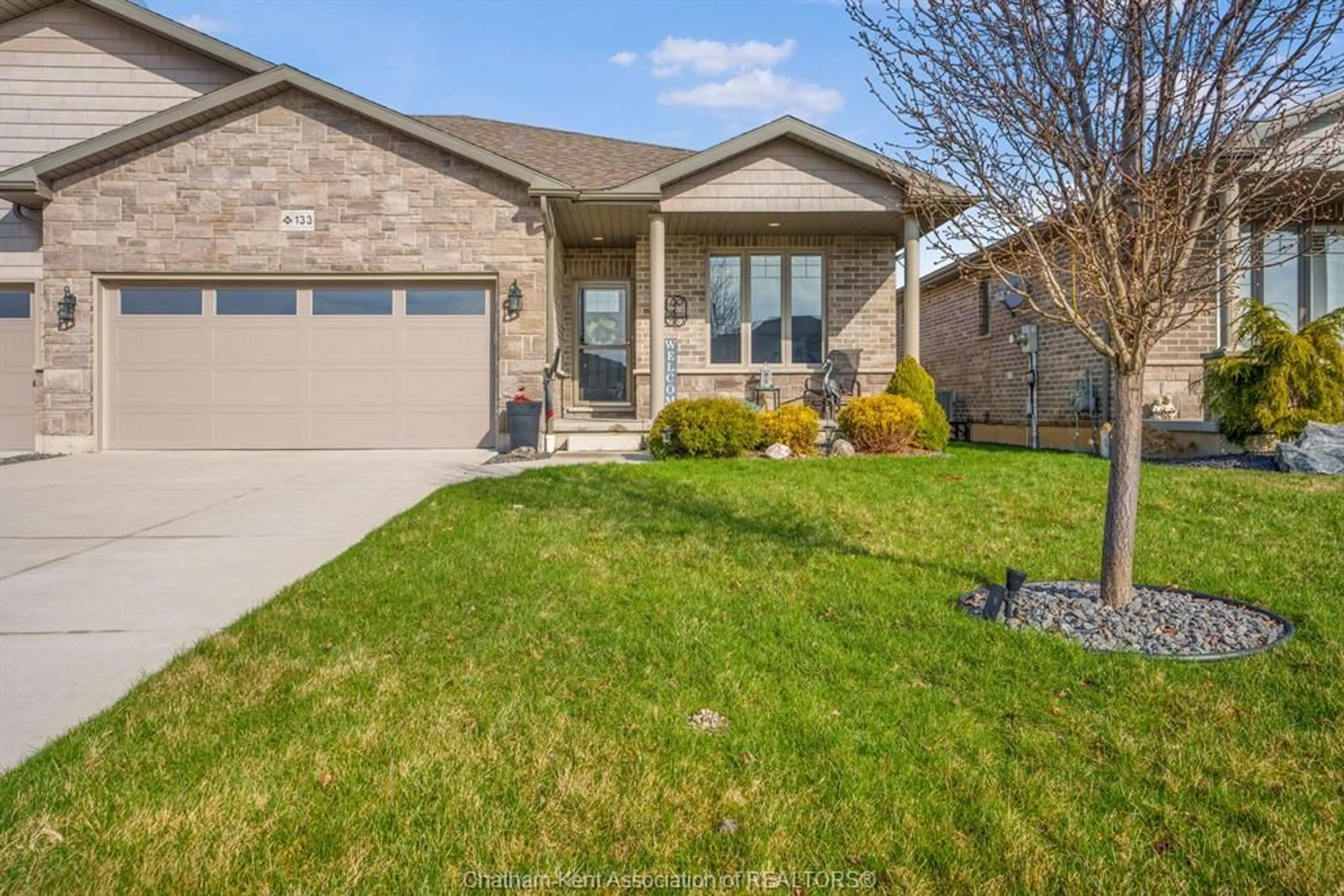 Home with brick exterior material, street for 133 COTTAGE Pl, Chatham Ontario N7L 0B7