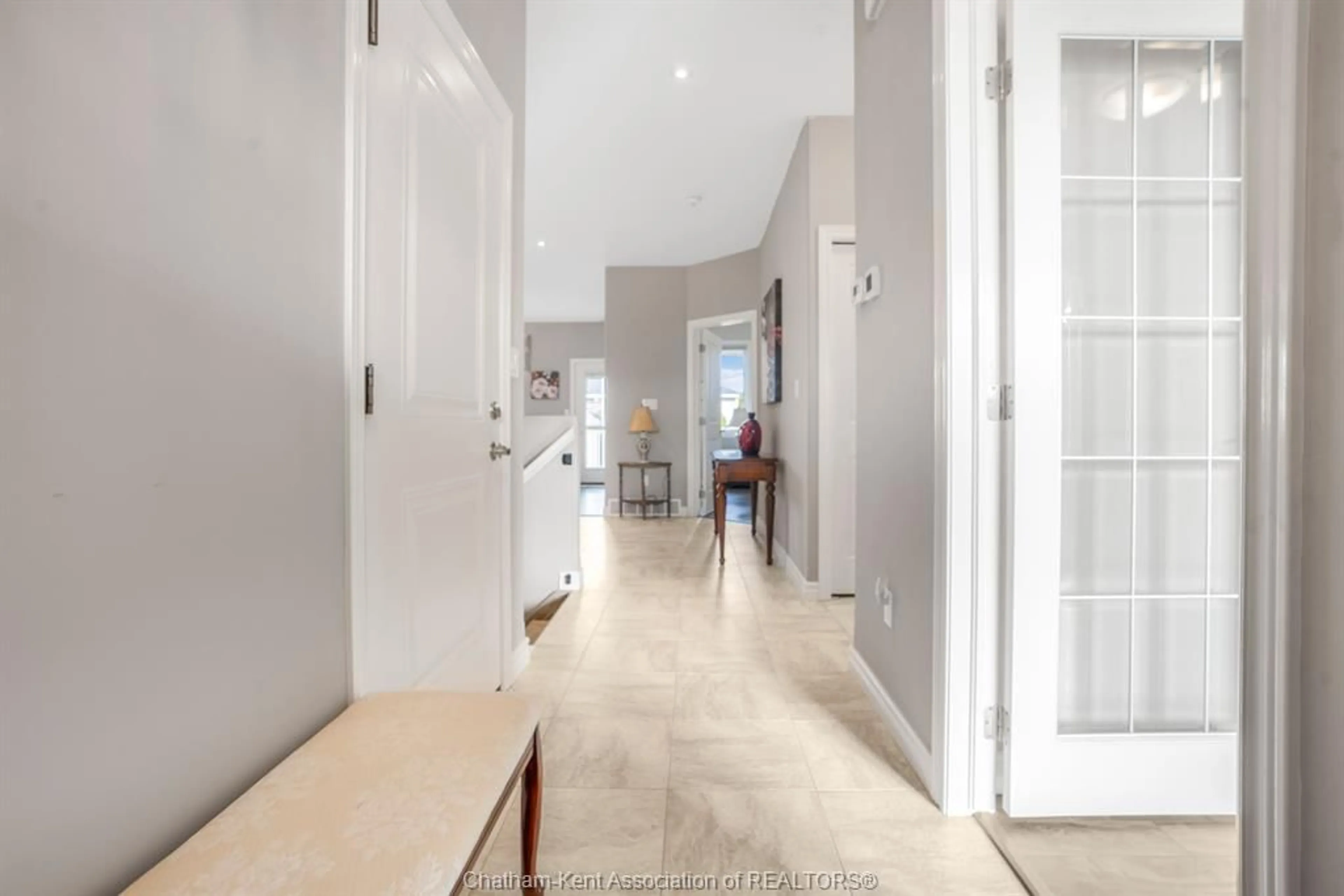 Indoor entryway for 133 COTTAGE Pl, Chatham Ontario N7L 0B7