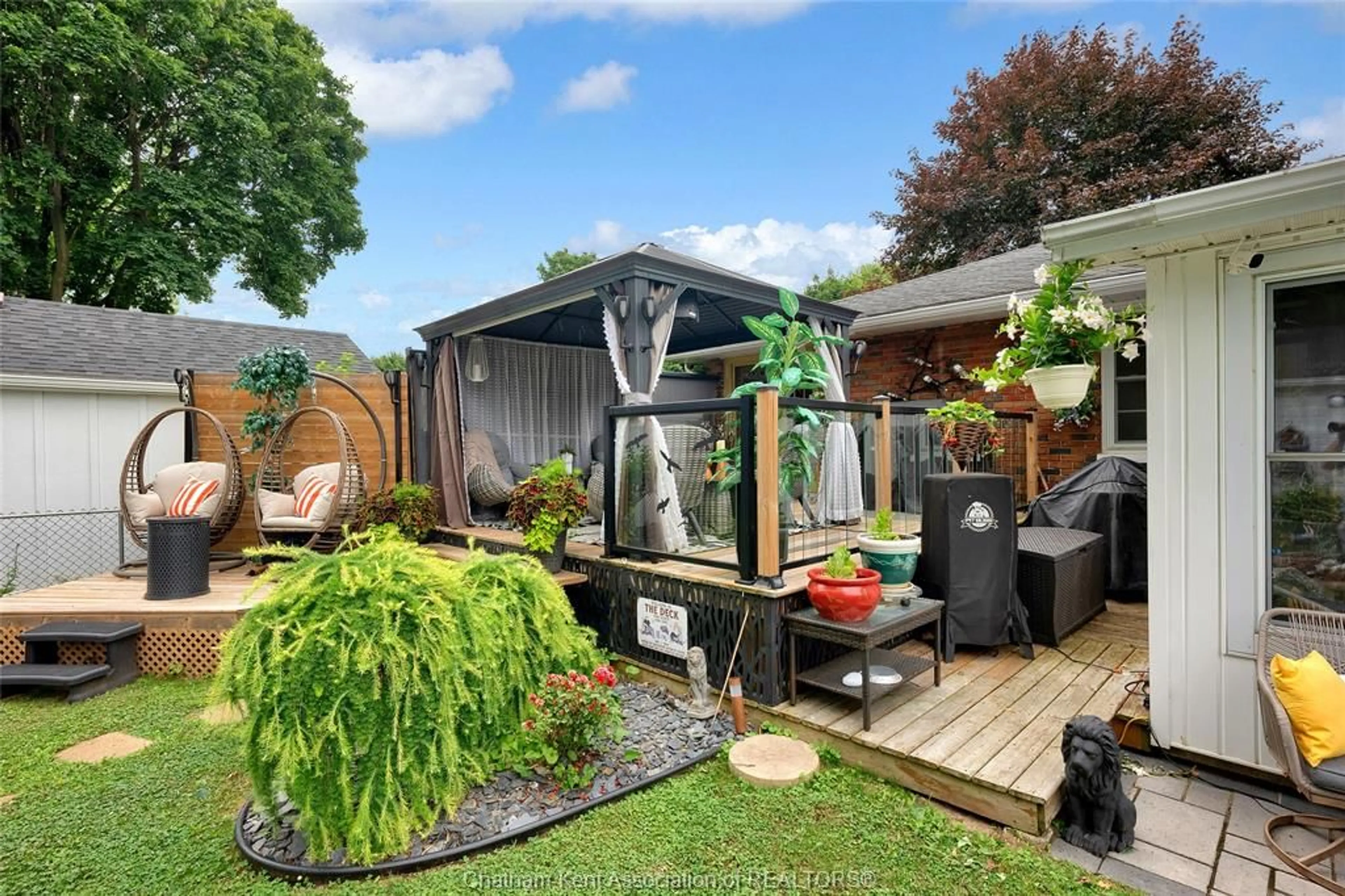 Patio, street for 127 Coatsworth Ave, Chatham Ontario N7L 1P7