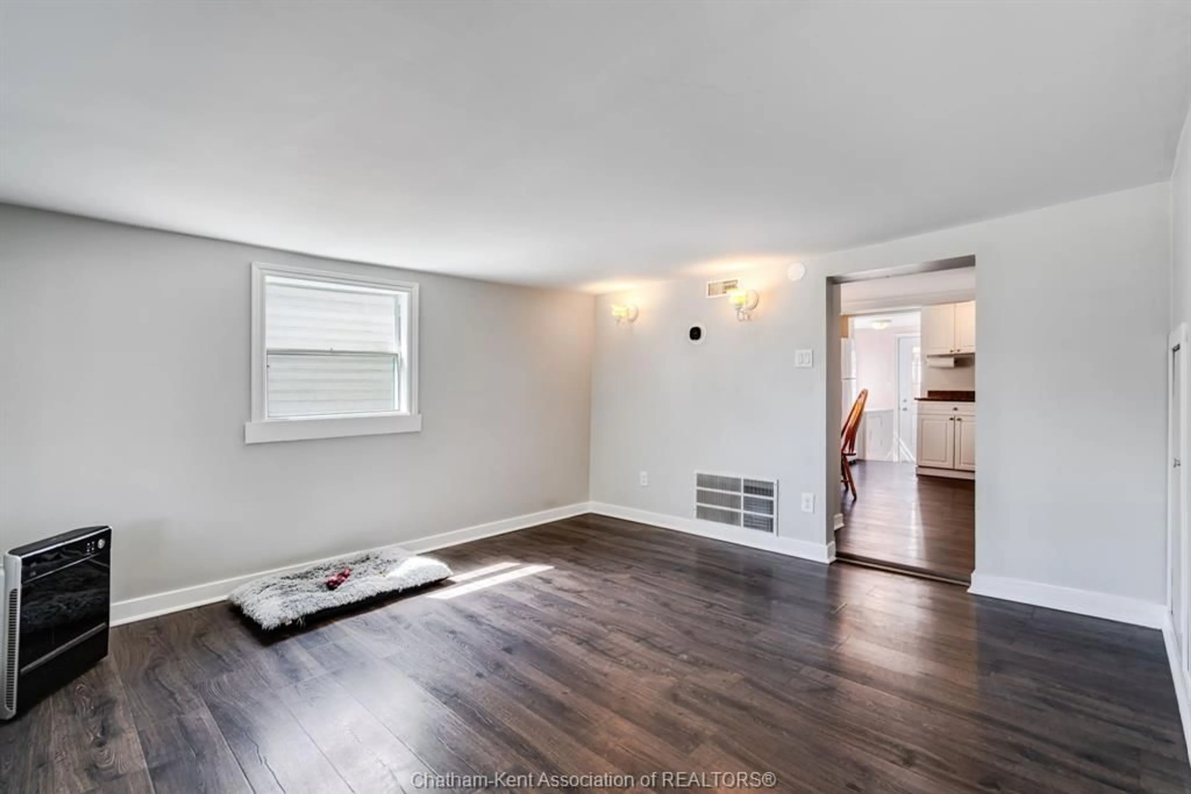 A pic of a room for 32 Degge St, Chatham Ontario N7M 4X2