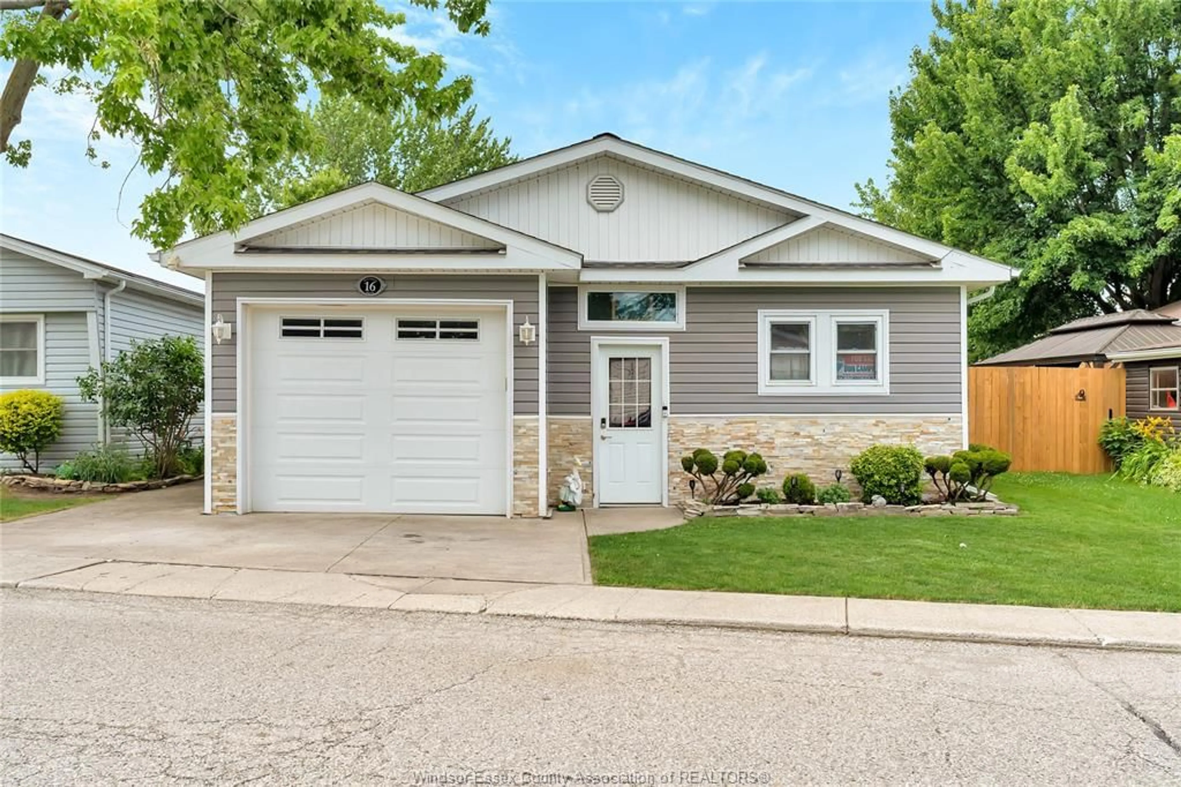 Home with vinyl exterior material, street for 16 MAGNOLIA, McGregor Ontario N0R 1J0