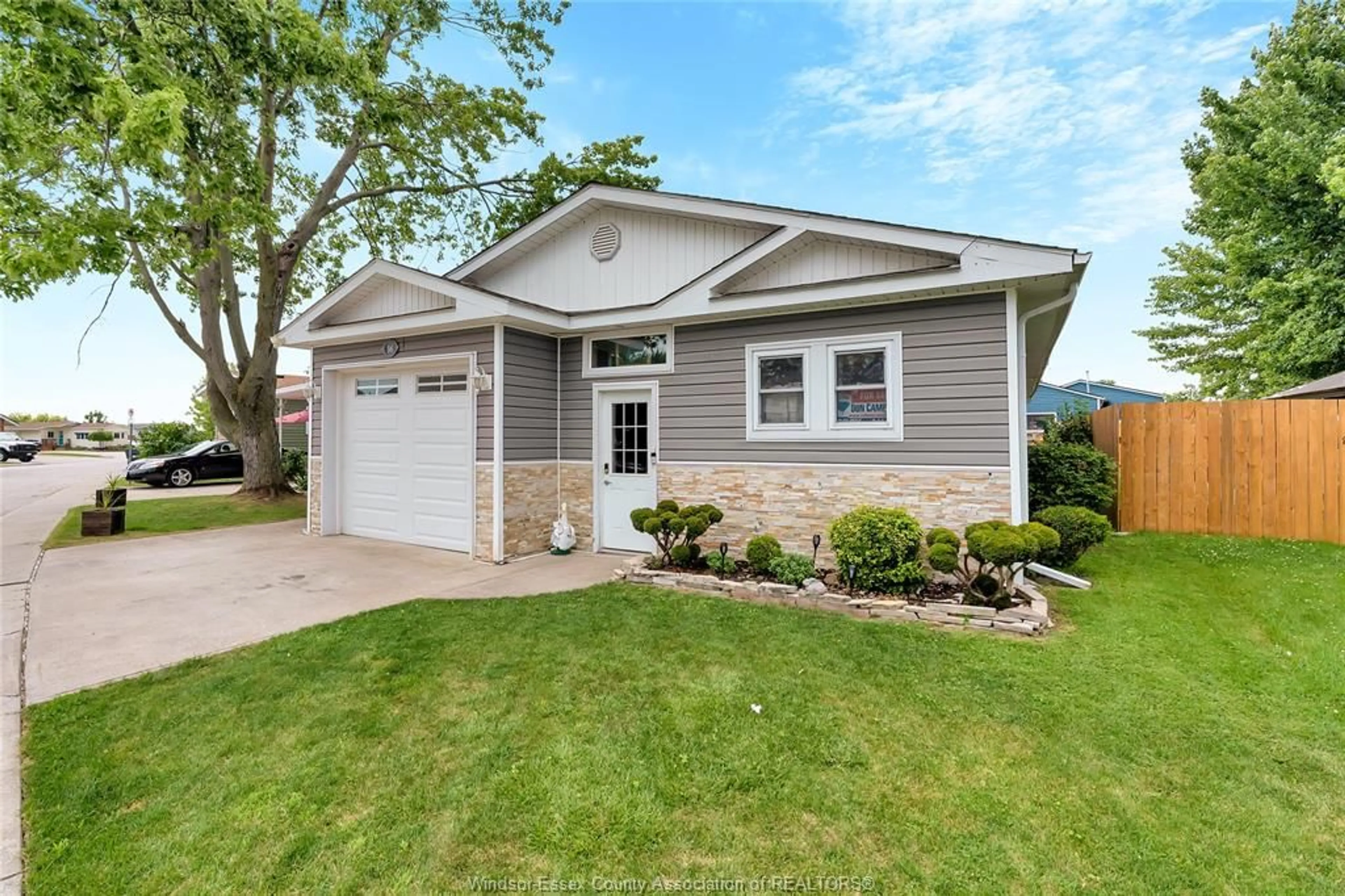 Home with vinyl exterior material, street for 16 MAGNOLIA, McGregor Ontario N0R 1J0