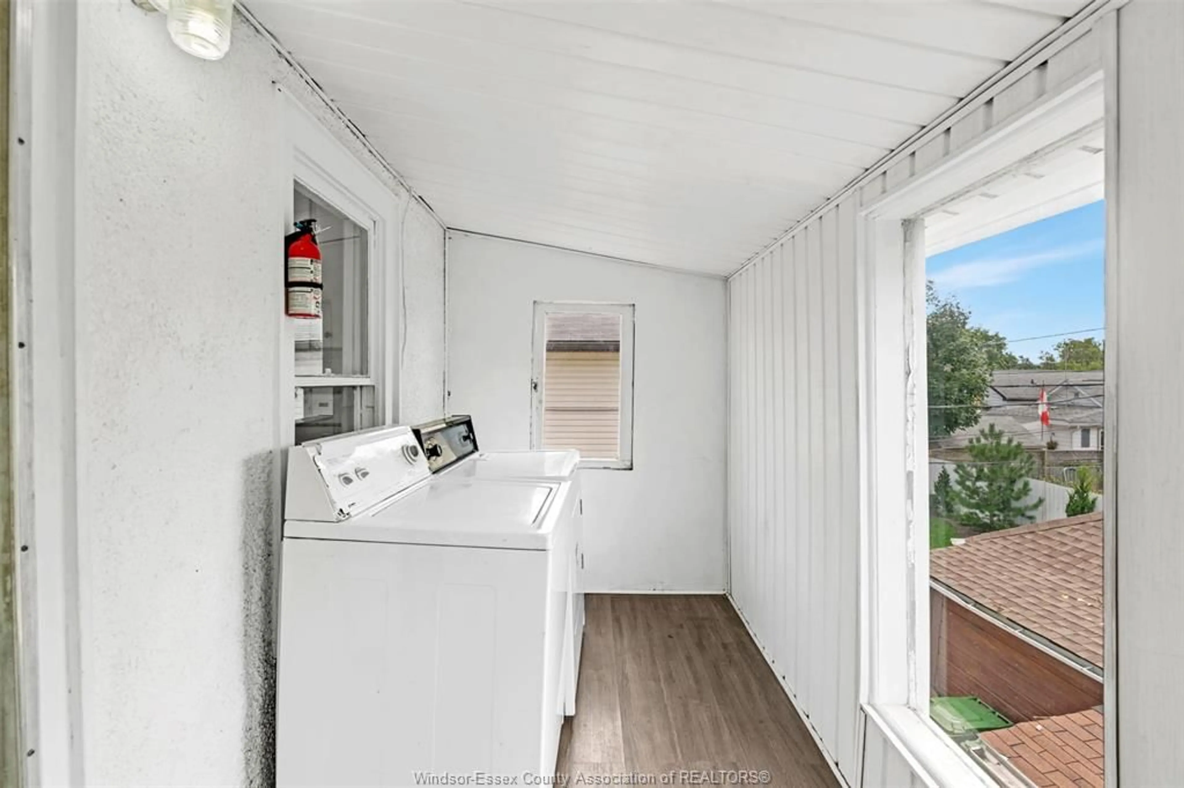 Laundry room for 1631 DROUILLARD St, Windsor Ontario N8Y 2S4