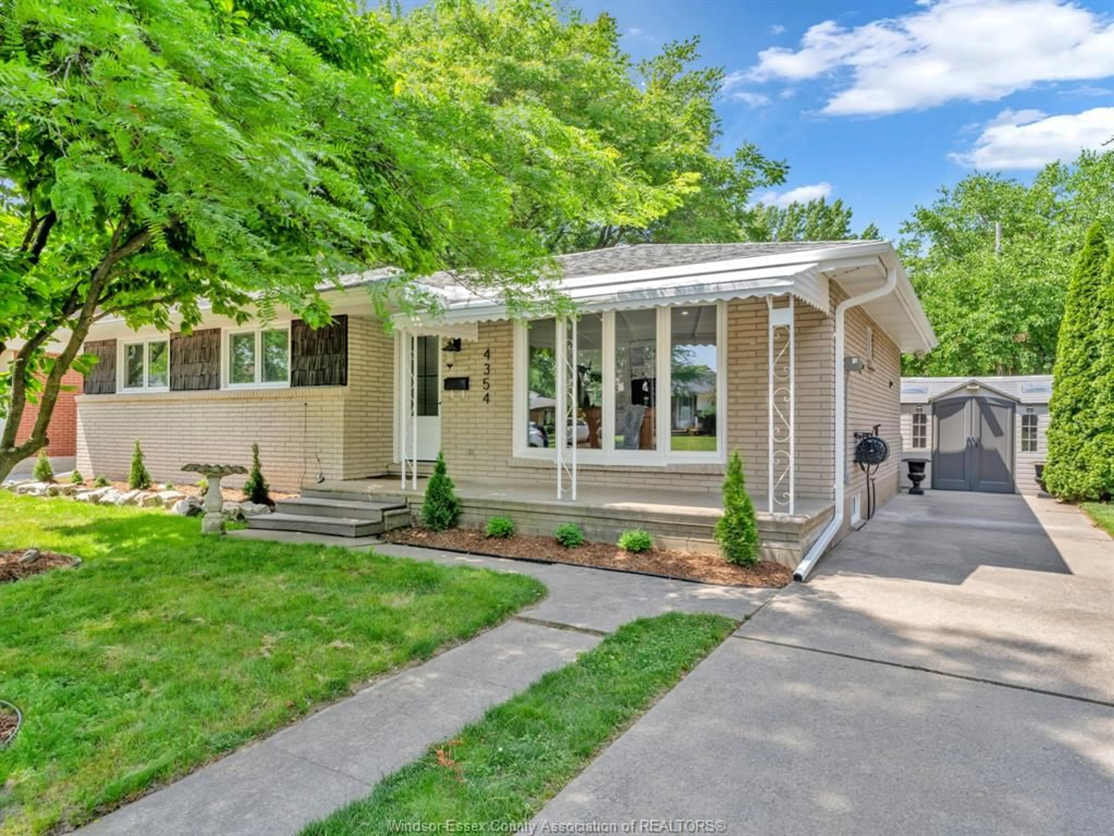 Home with vinyl exterior material, street for 4354 ASHFIELD Cres, Windsor Ontario N9G 2G9