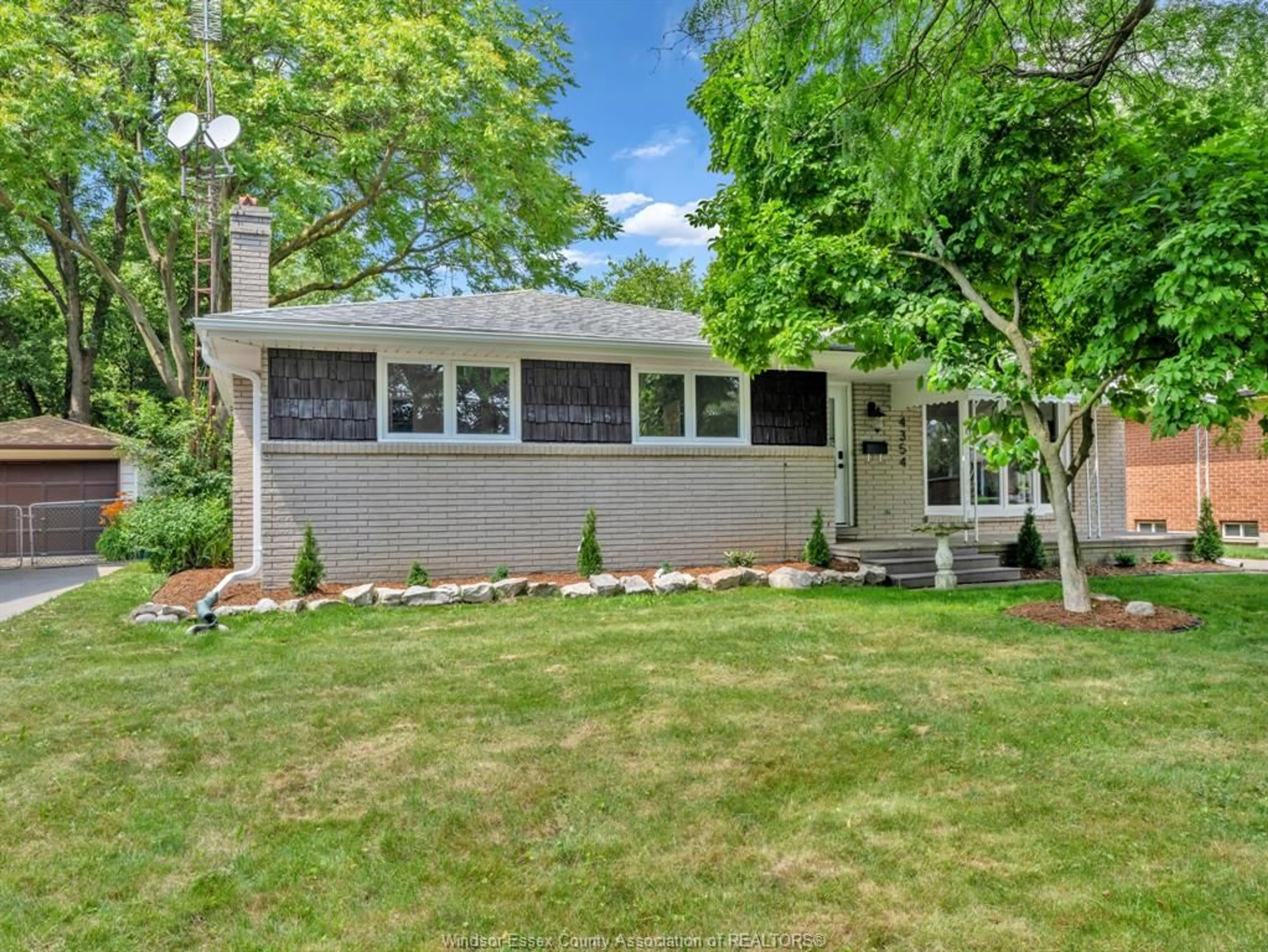 Home with vinyl exterior material, street for 4354 ASHFIELD Cres, Windsor Ontario N9G 2G9