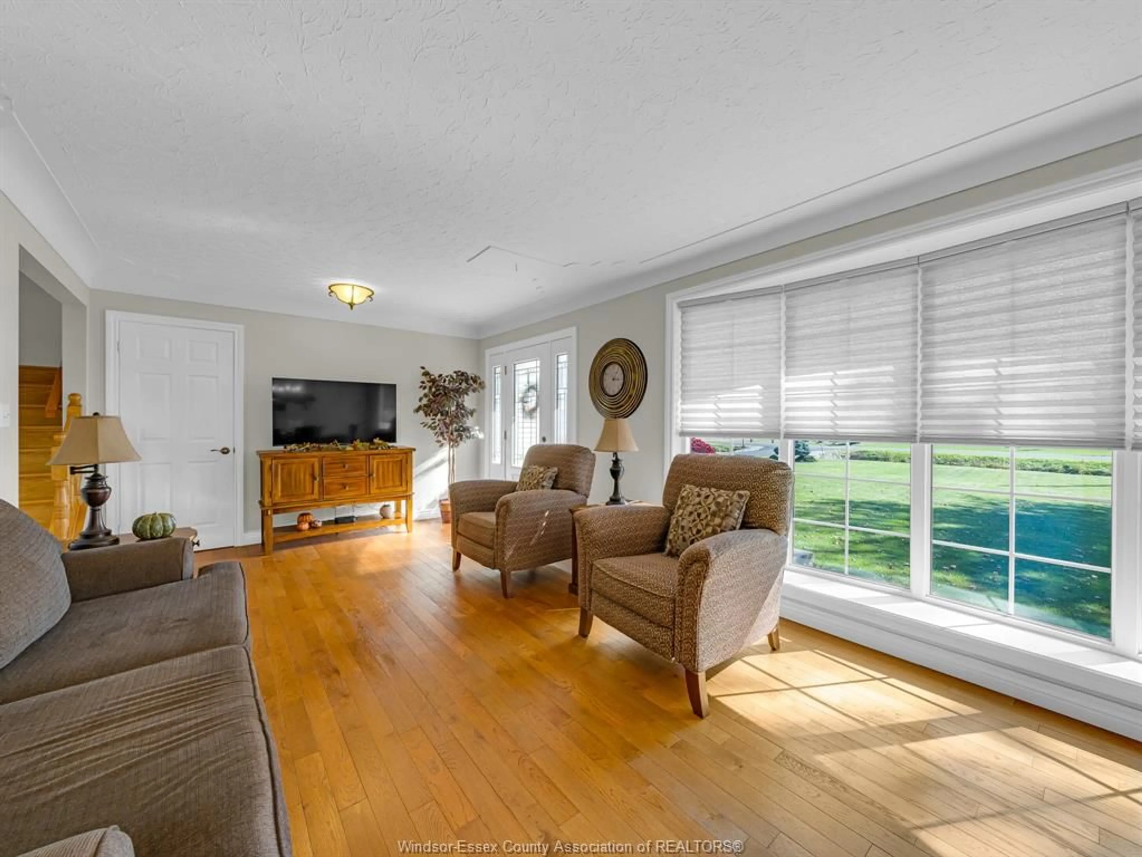 Living room with furniture, wood/laminate floor for 1539 MERSEA RD 2, Leamington Ontario N8H 3V7