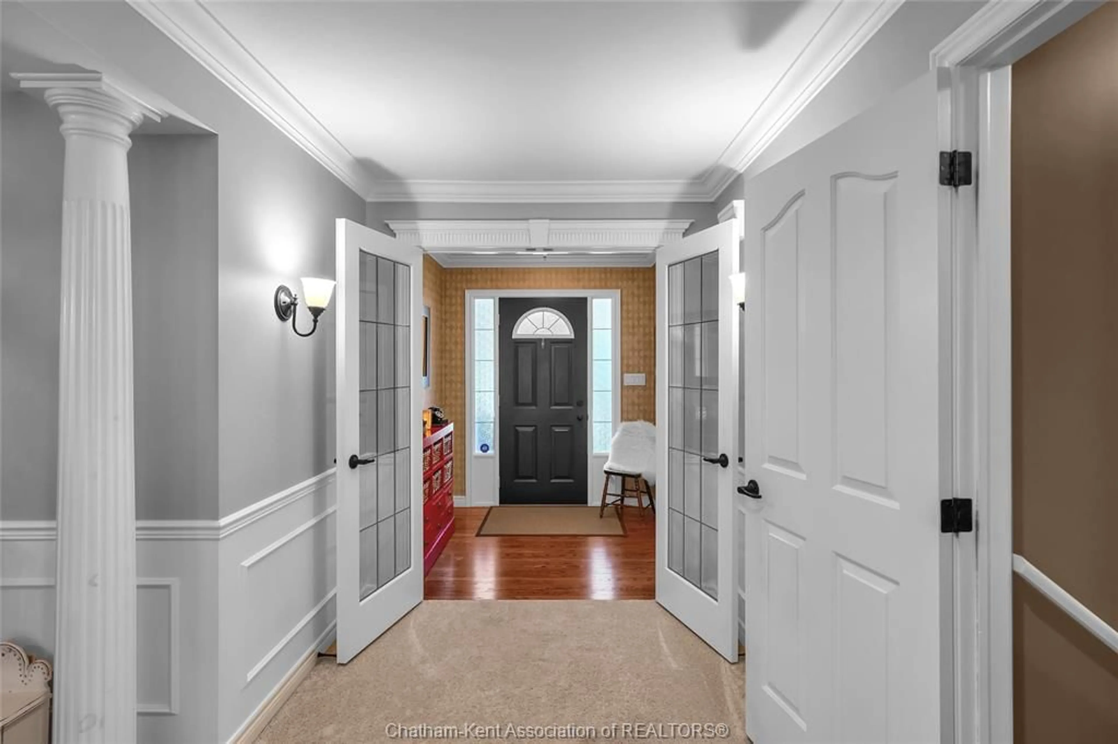 Indoor entryway for 8 Briardene St, Chatham Ontario N7L 5M6