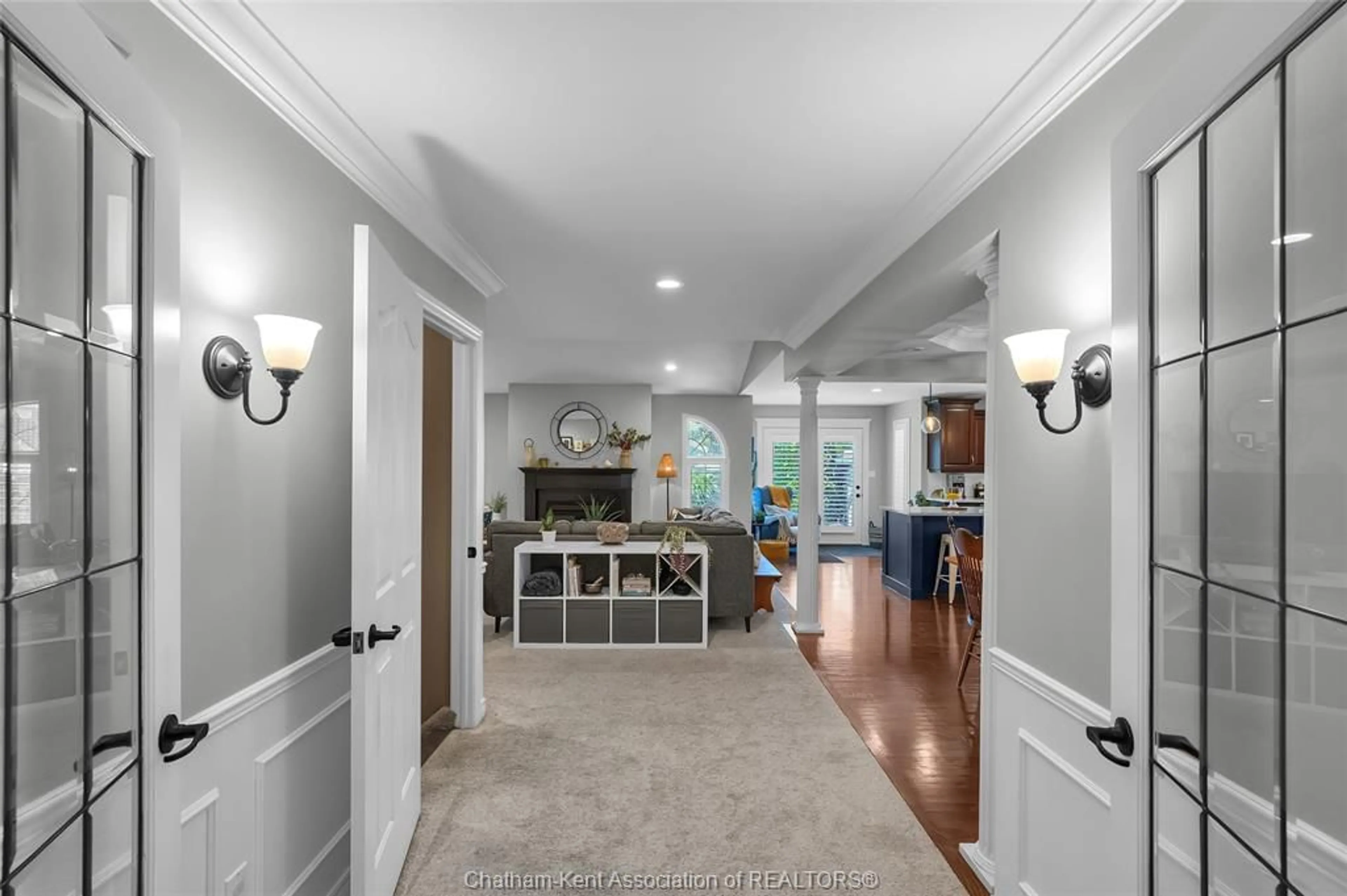 Indoor entryway for 8 Briardene St, Chatham Ontario N7L 5M6