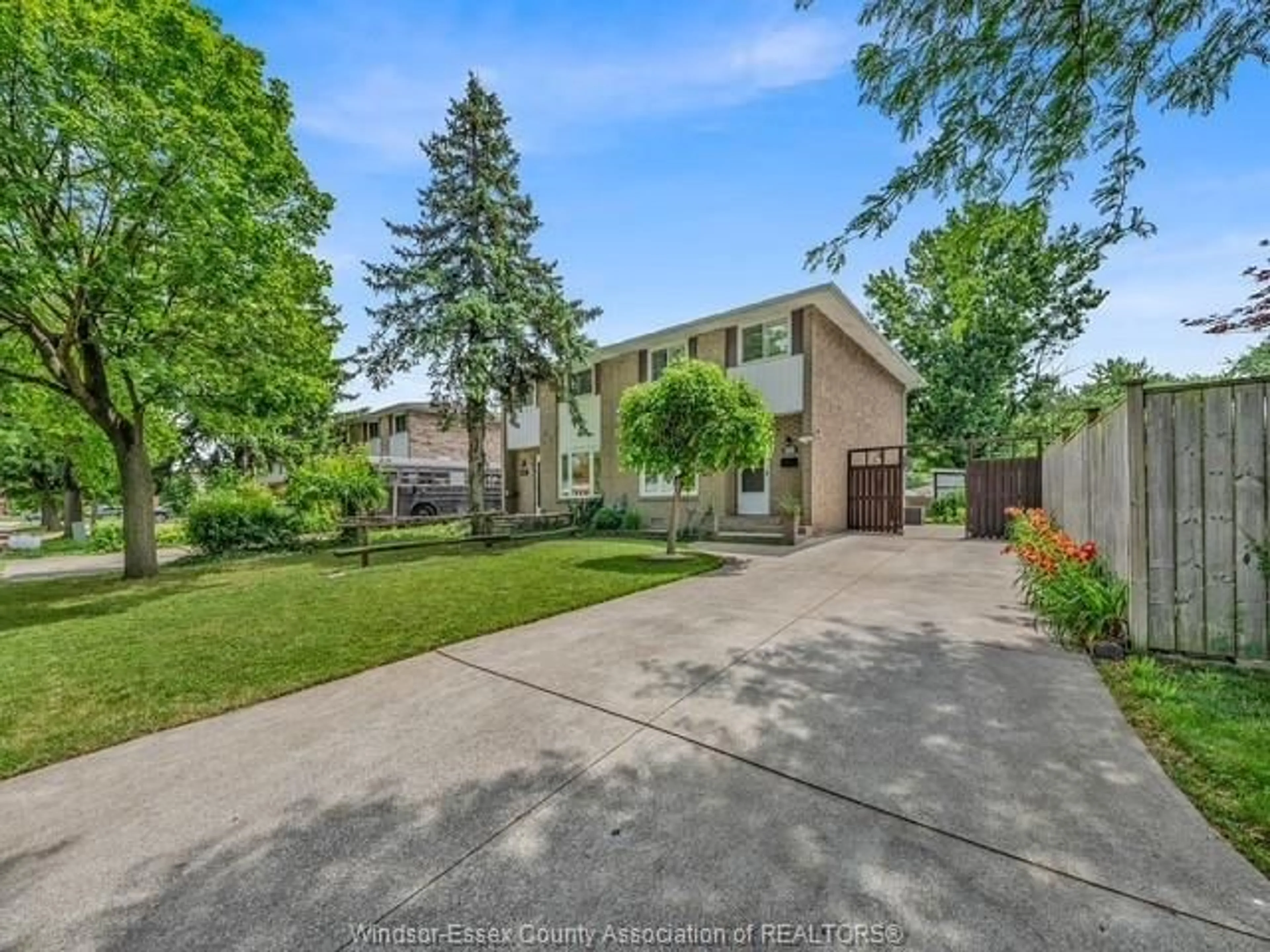 A pic from outside/outdoor area/front of a property/back of a property/a pic from drone, street for 9339 ALTEN Dr, Windsor Ontario N8R 1V9