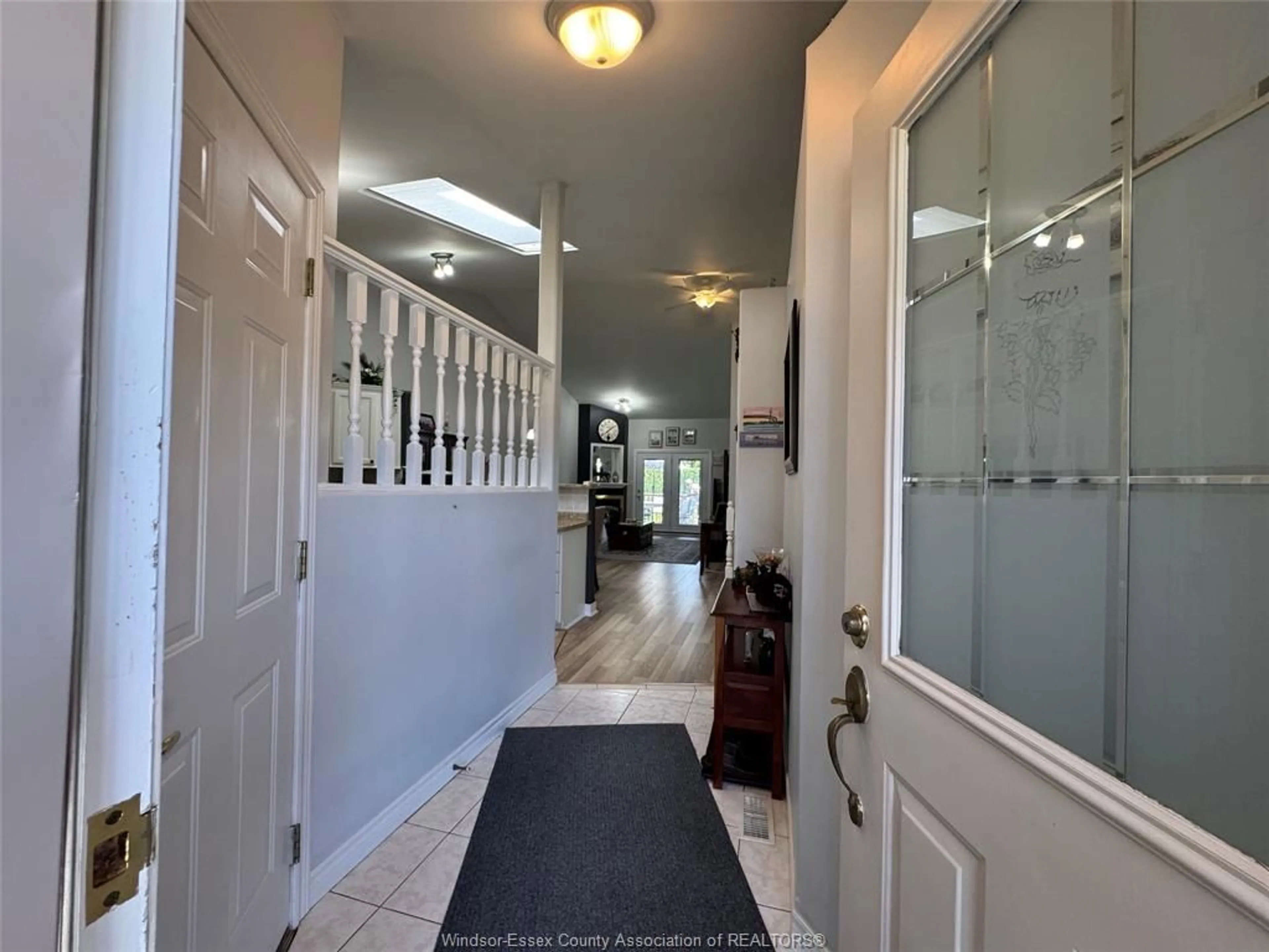 Indoor foyer for 3 ASHLEY Cres, Leamington Ontario N8H 5J1
