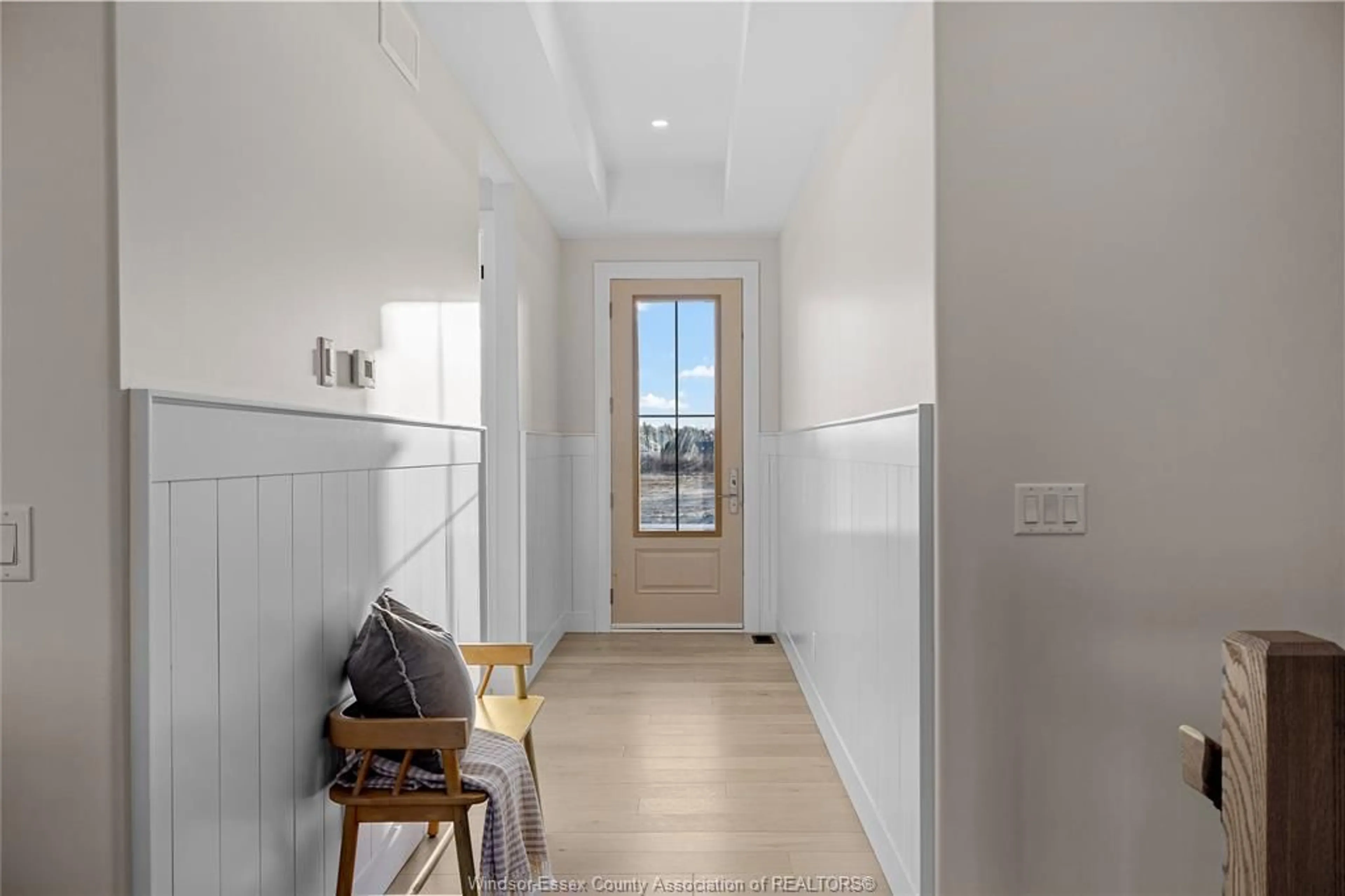 Indoor entryway for 167 WHELAN Ave, Amherstburg Ontario N9V 0A9