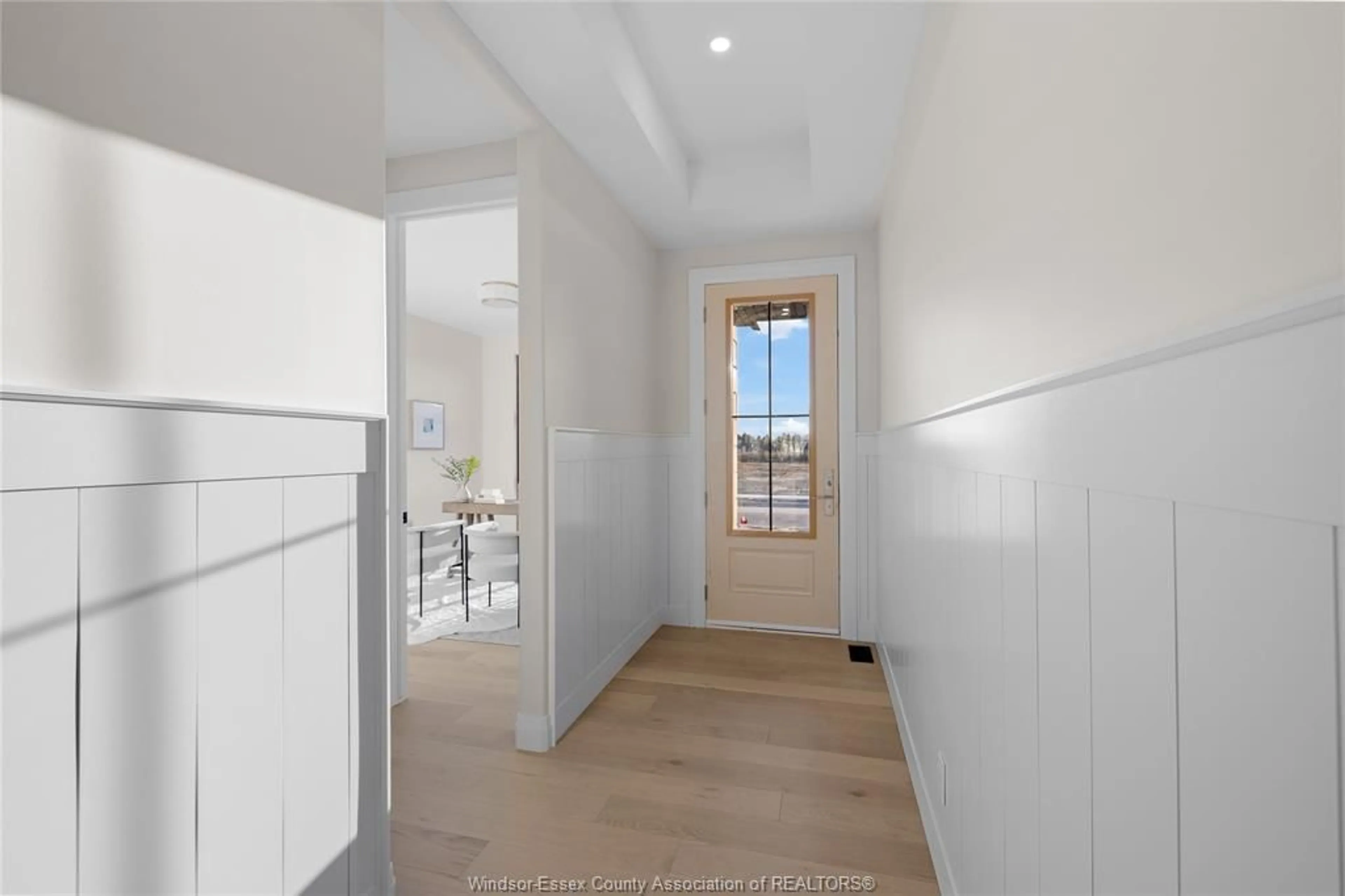 Indoor foyer for 167 WHELAN Ave, Amherstburg Ontario N9V 0A9