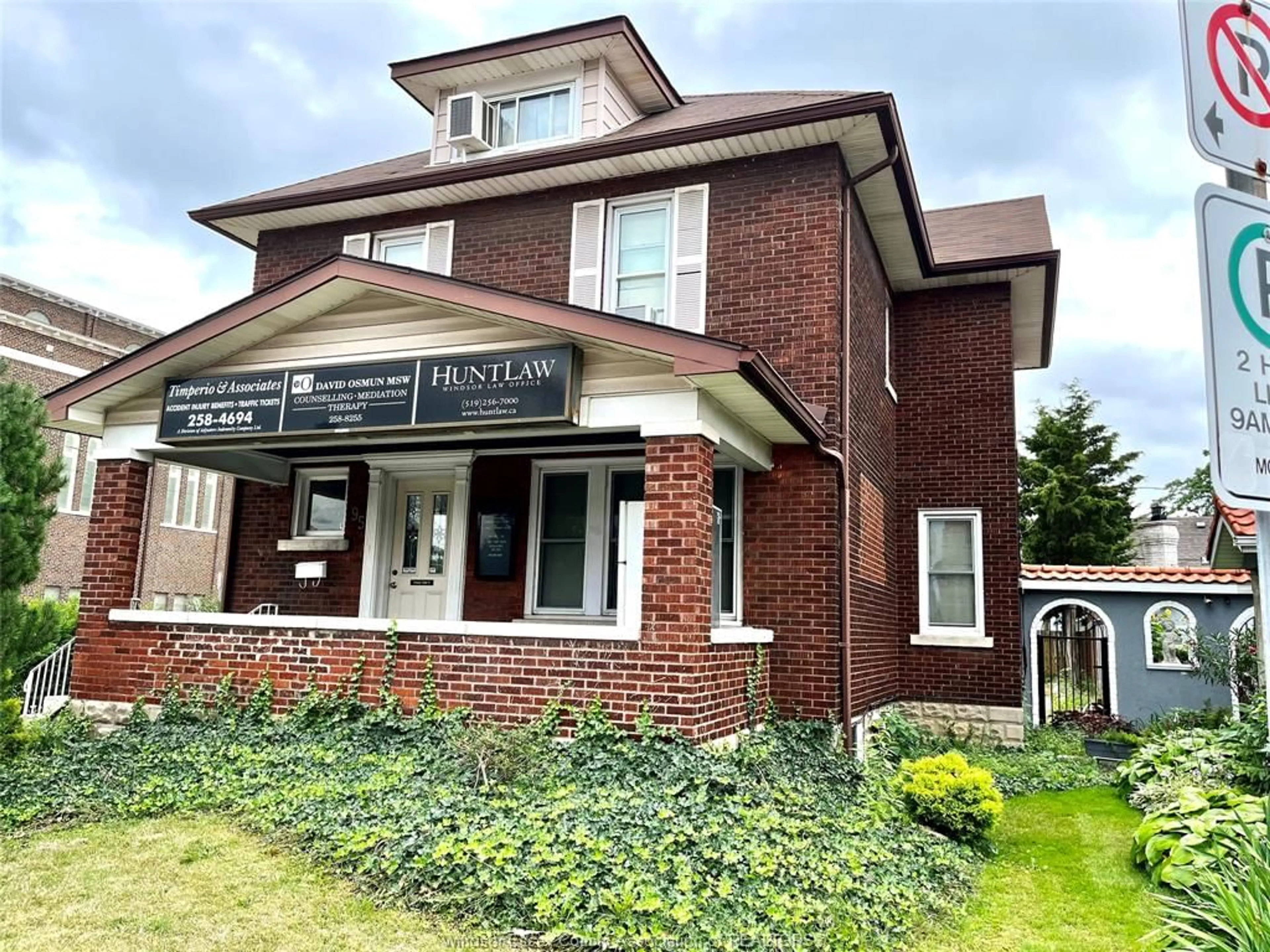 Home with brick exterior material, building for 95 GILES BLVD E., Windsor Ontario N9A 4B8