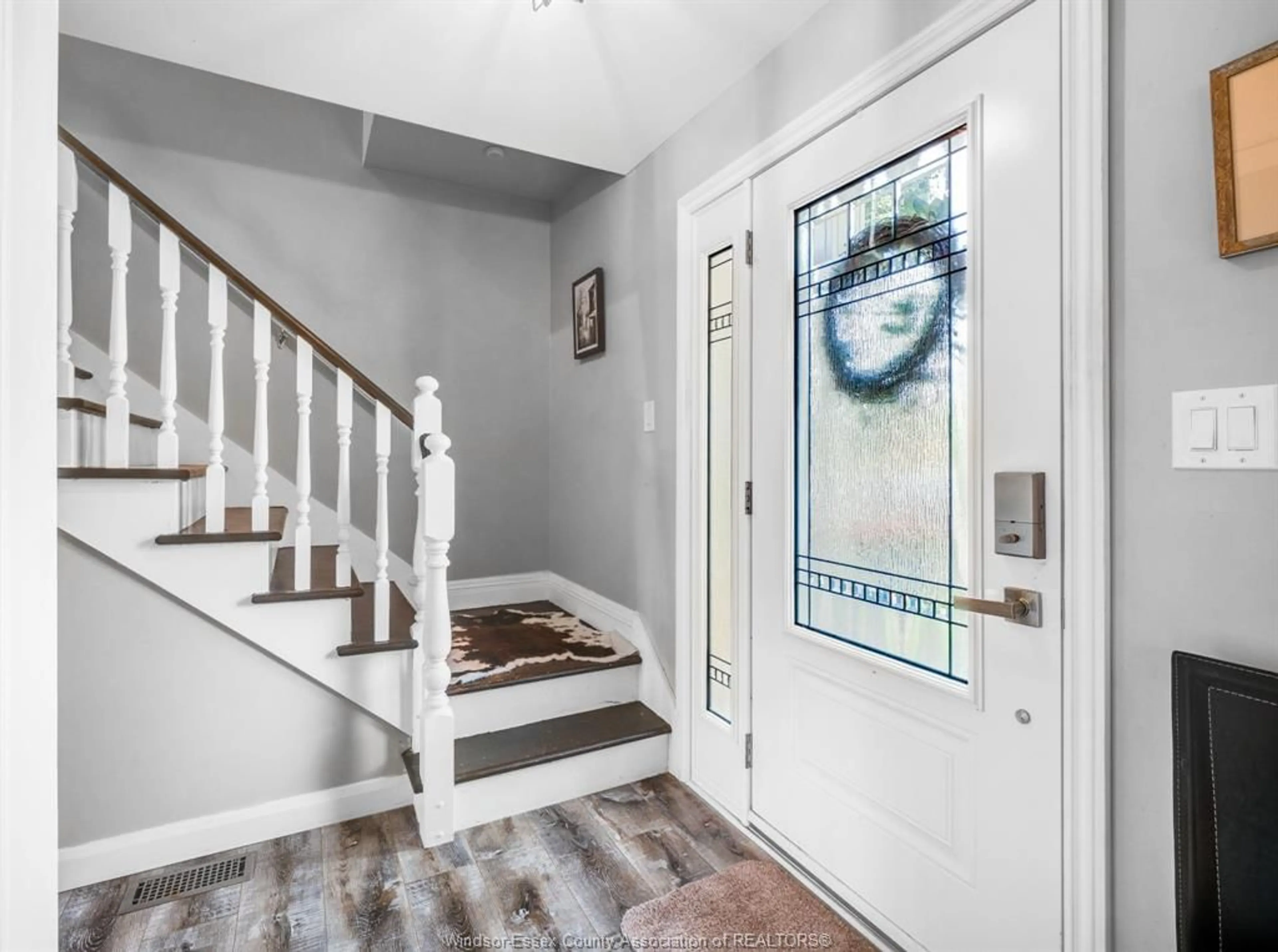 Indoor entryway for 12745 MASON PLACE, Tecumseh Ontario N8N 1G6