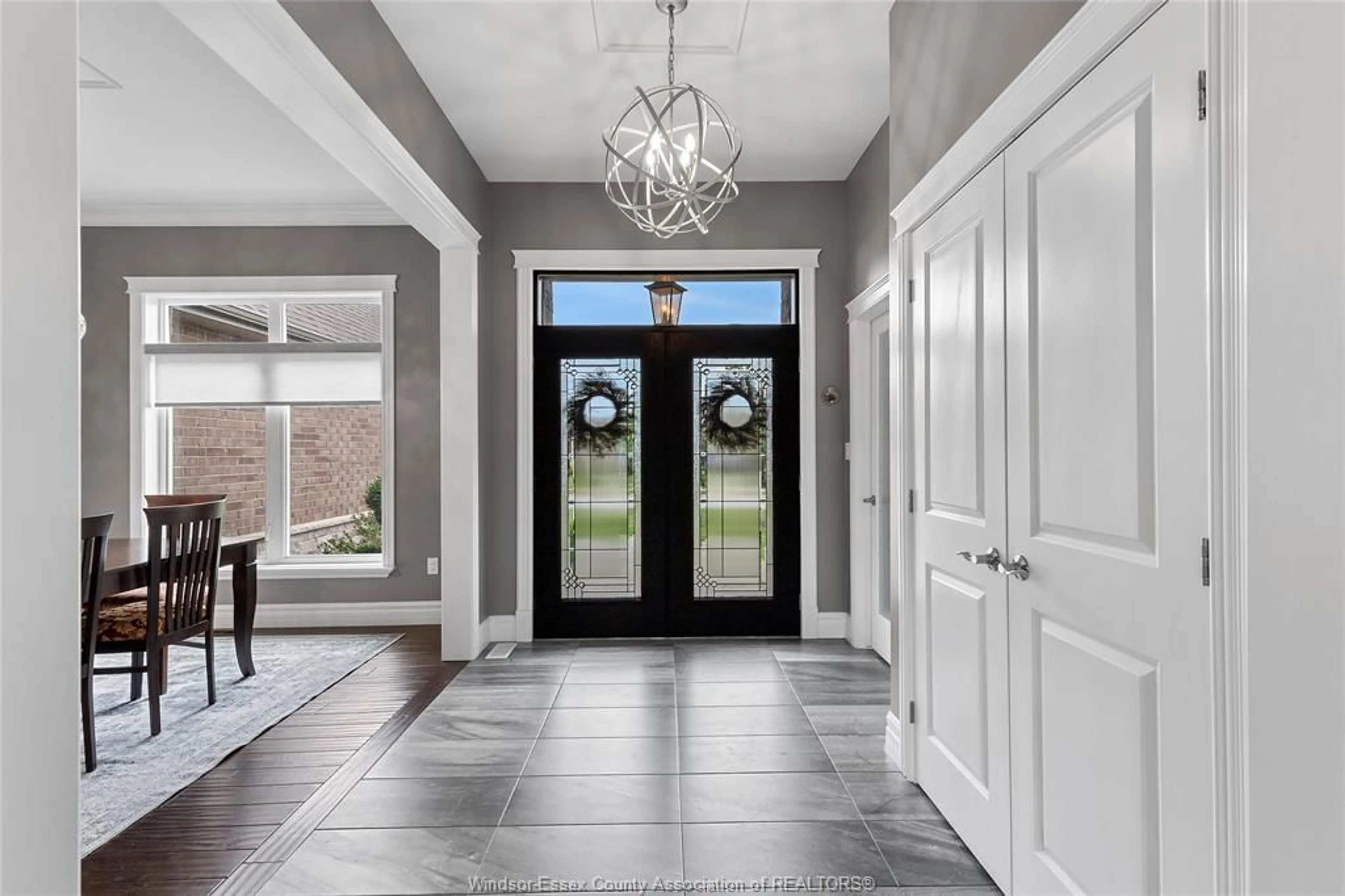 Indoor entryway for 547 RIVERDOWNS Ave, Lakeshore Ontario N8L 0A2
