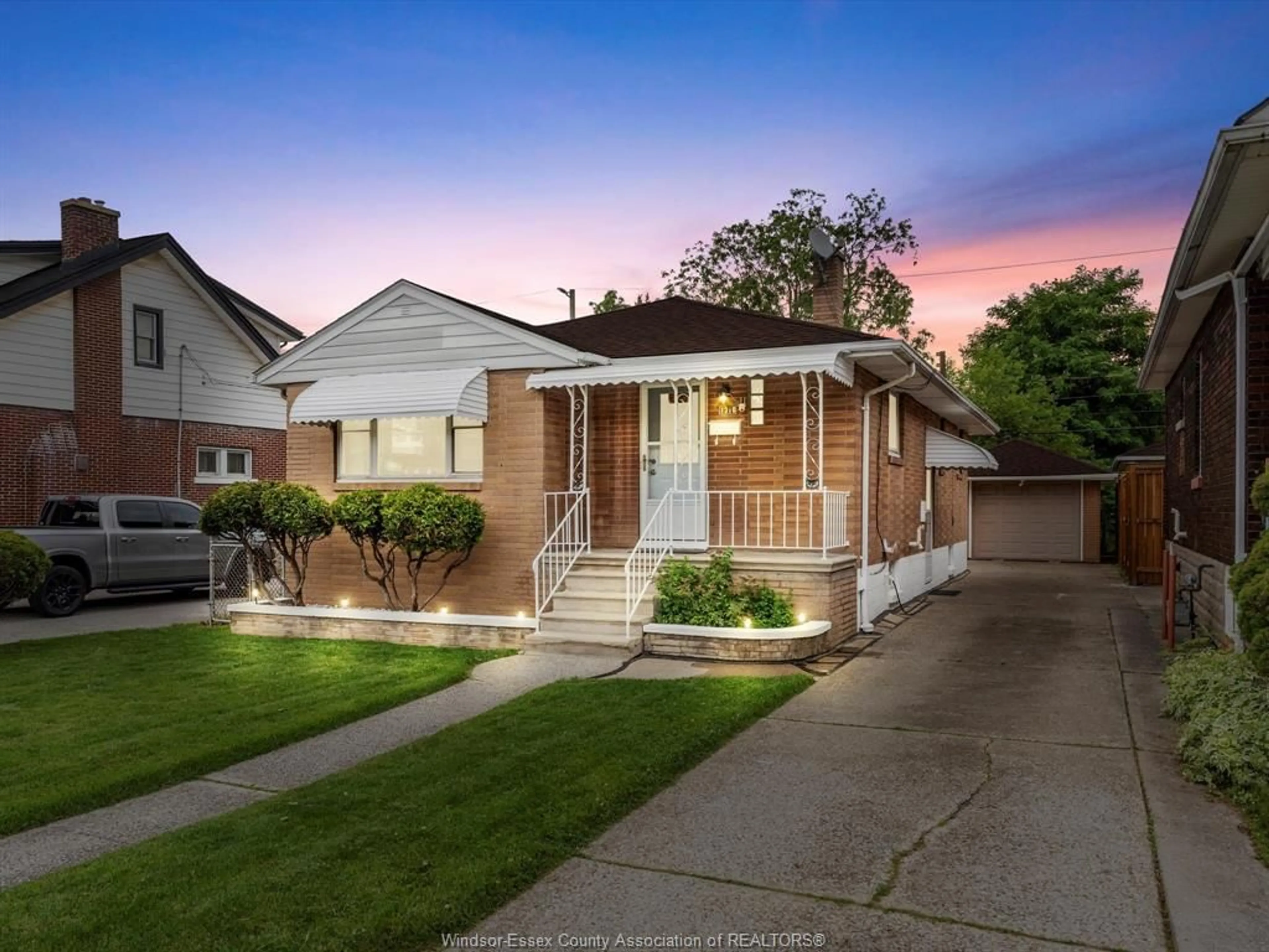 Home with brick exterior material, street for 1310 Dufferin, Windsor Ontario N8X 3K1