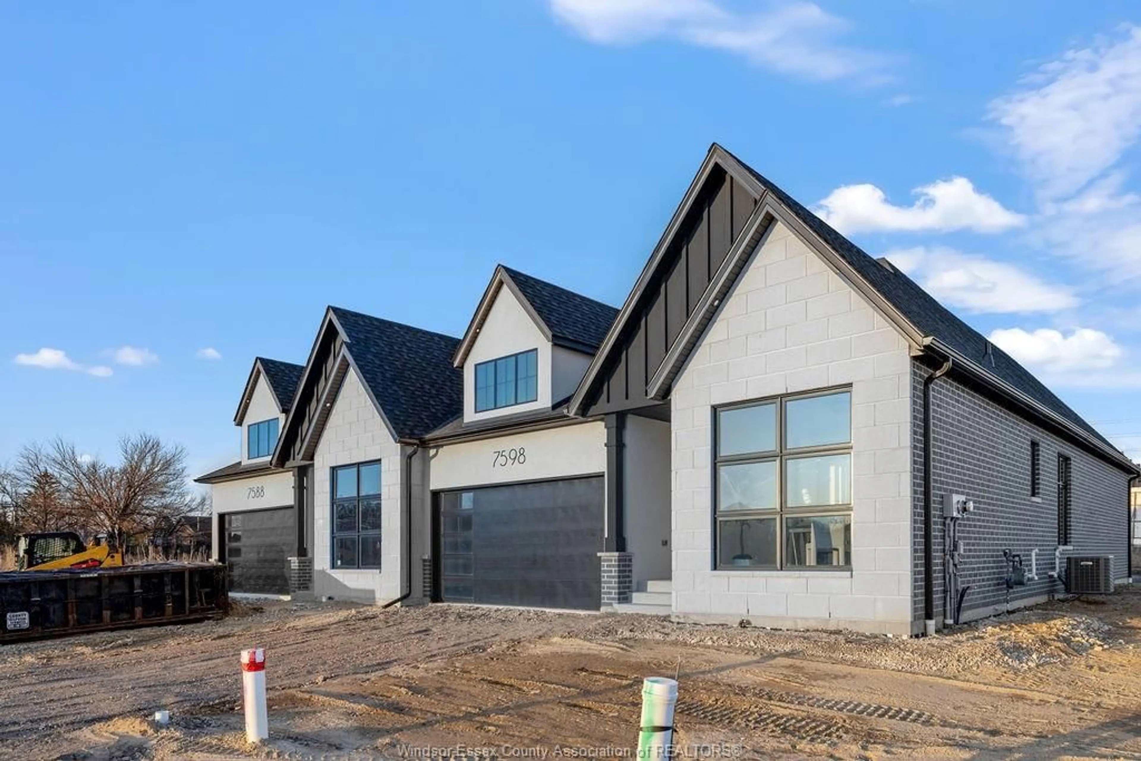 Home with vinyl exterior material, street for 7598 SILVERLEAF Lane, LaSalle Ontario N9H 1H3