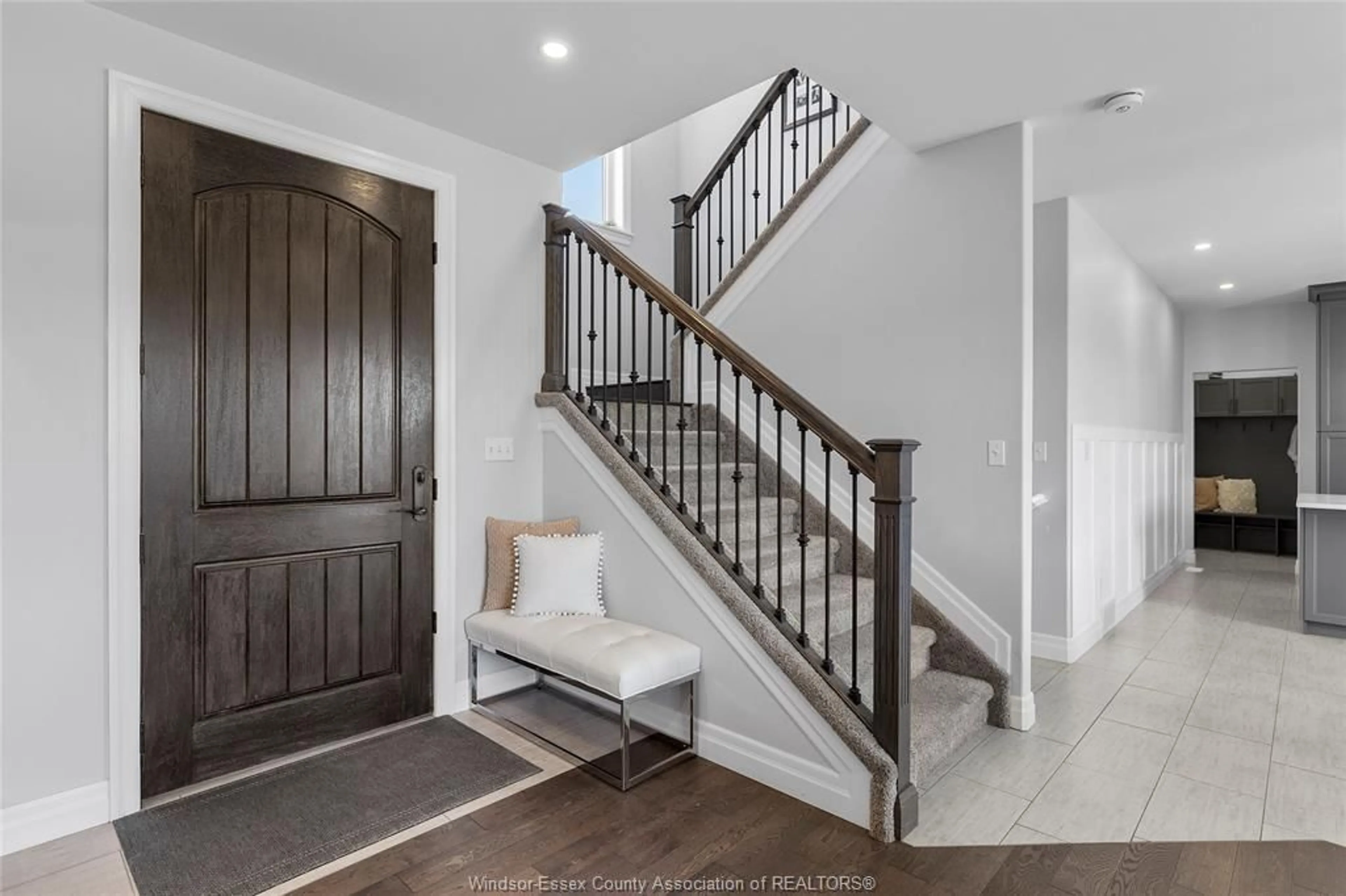 Indoor entryway for 9 JOANEY Lane, Cottam Ontario N0R 1B0