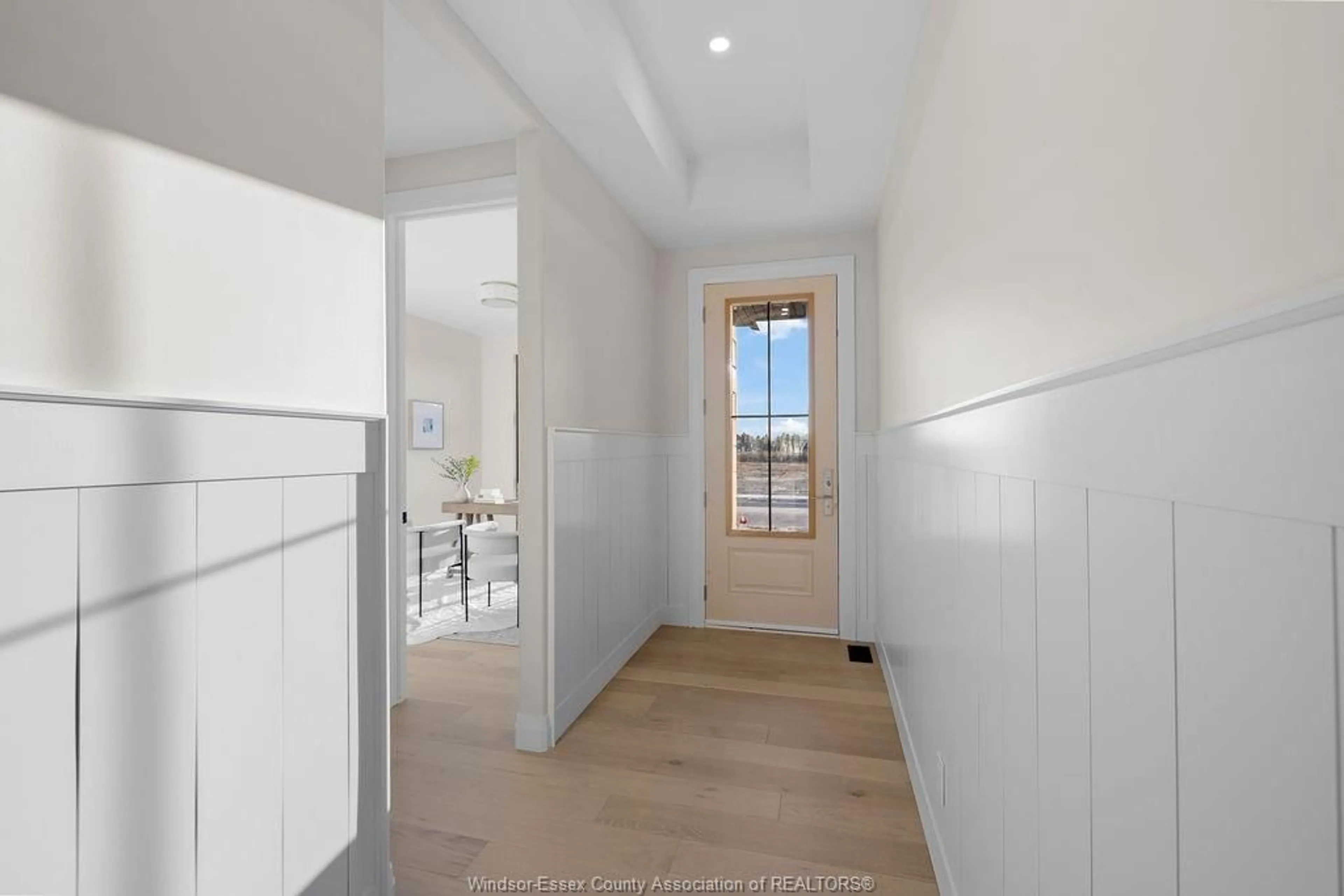 Indoor foyer for 7578 SILVERLEAF Lane, LaSalle Ontario N9H 1H3