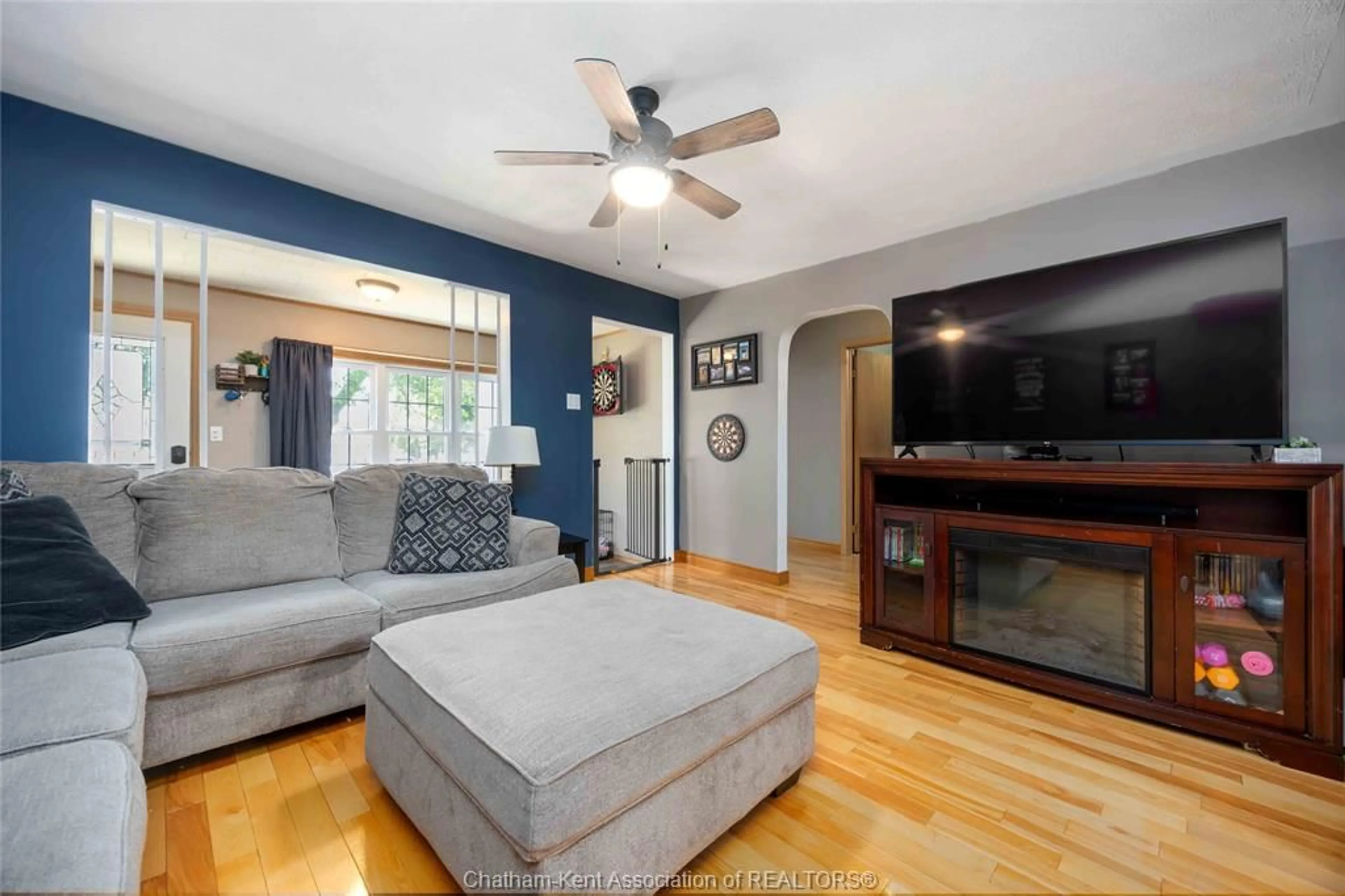 Living room with furniture, unknown for 734 Selkirk St, Wallaceburg Ontario N8A 3Y3