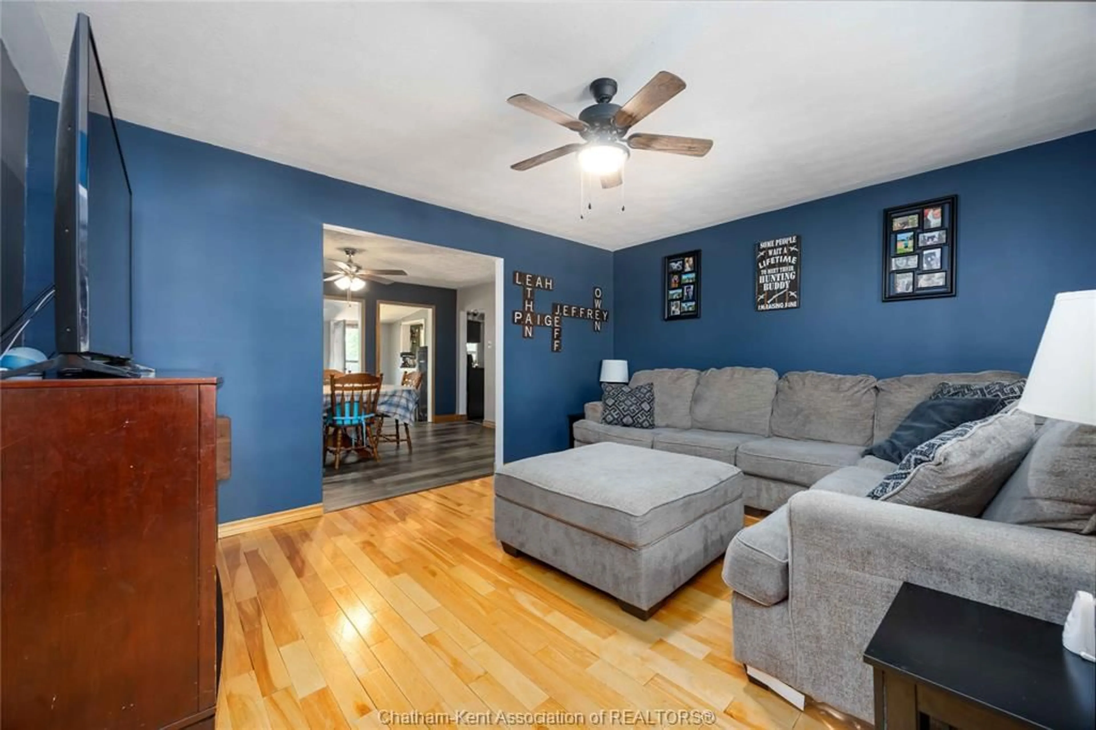 Living room with furniture, unknown for 734 Selkirk St, Wallaceburg Ontario N8A 3Y3