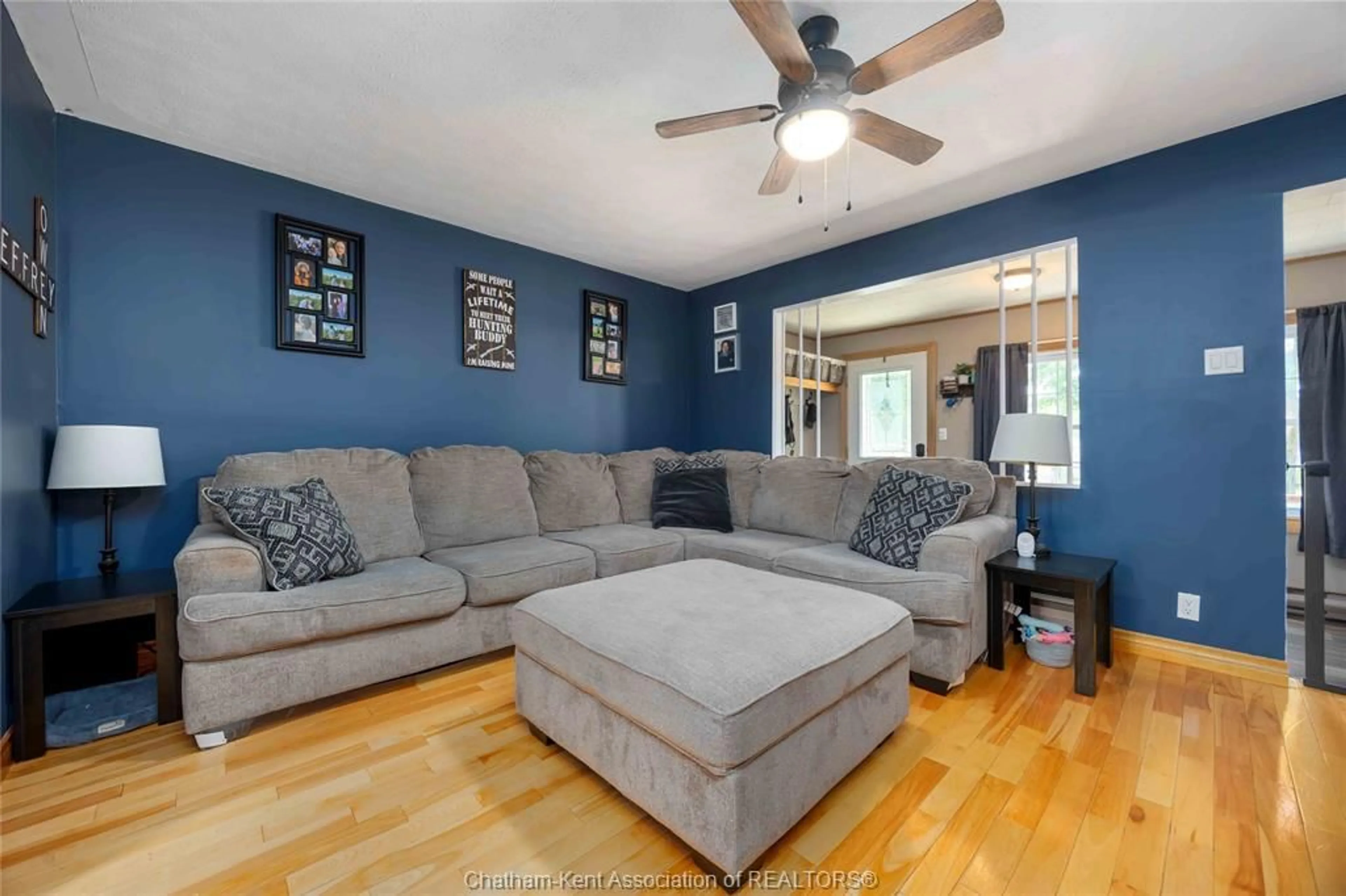 Living room with furniture, unknown for 734 Selkirk St, Wallaceburg Ontario N8A 3Y3