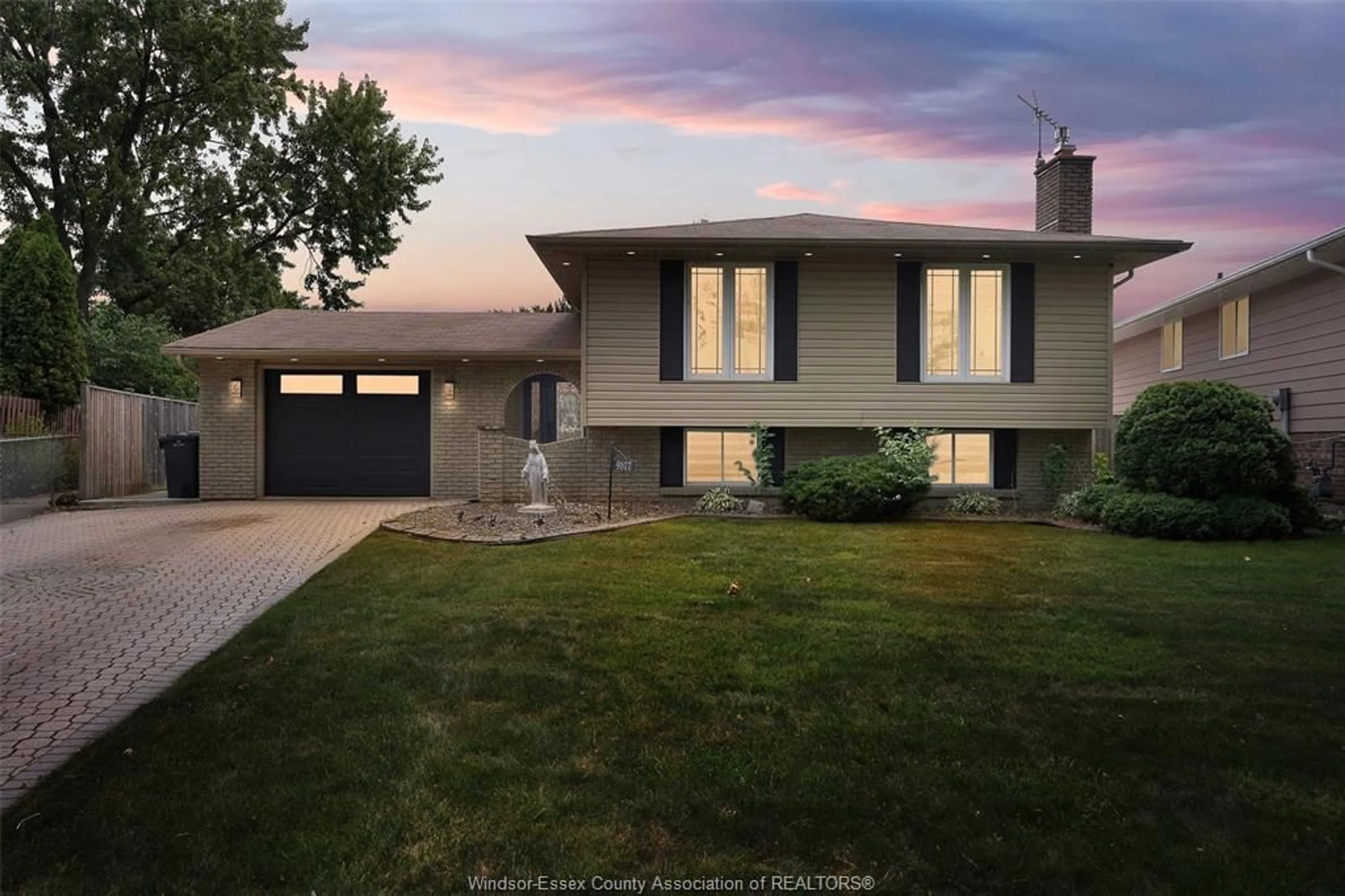 Home with vinyl exterior material, street for 9577 MIDFIELD Cres, Windsor Ontario N8R 1W9